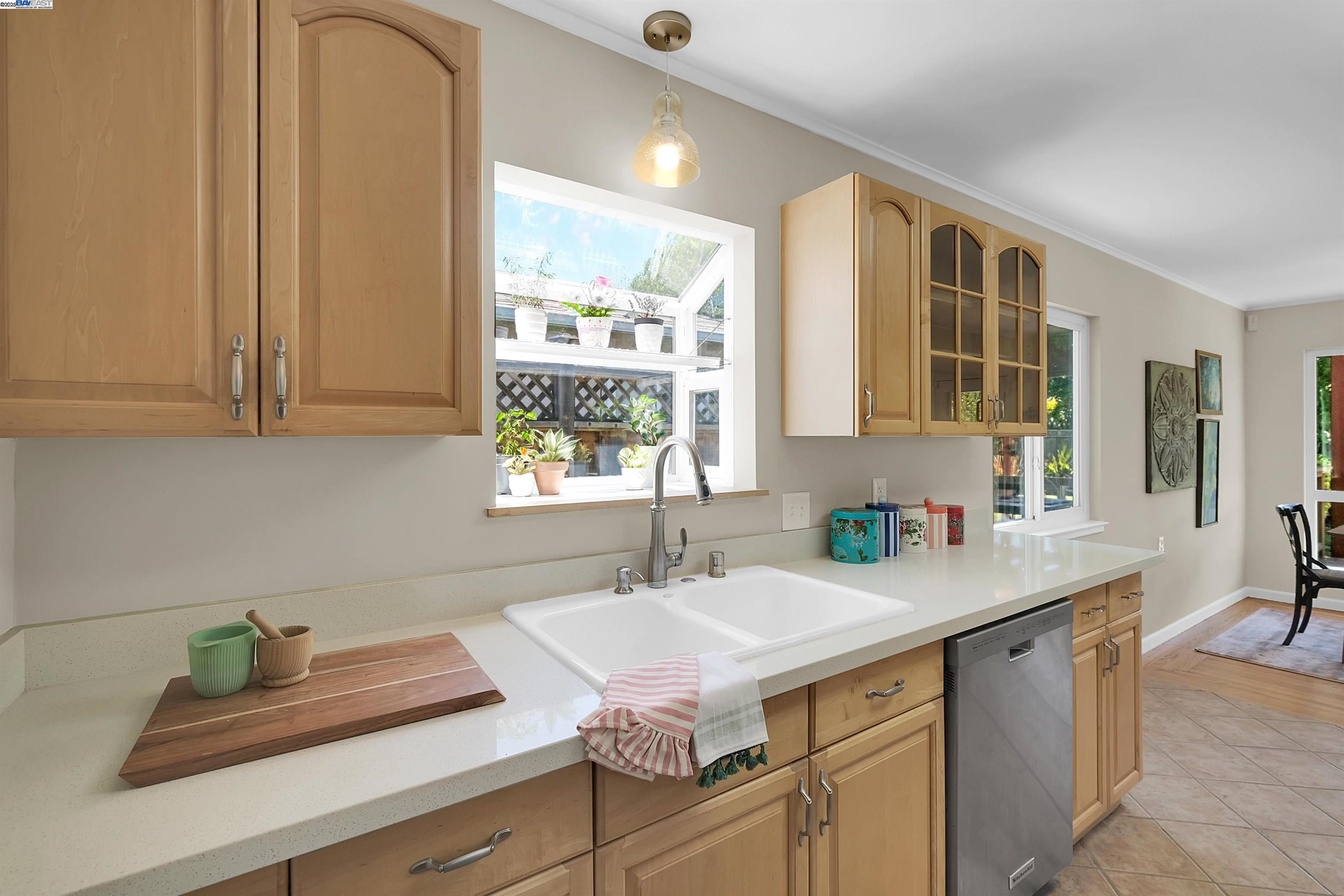 Detail Gallery Image 15 of 33 For 1730 via Ventana, San Lorenzo,  CA 94580 - 3 Beds | 1/1 Baths