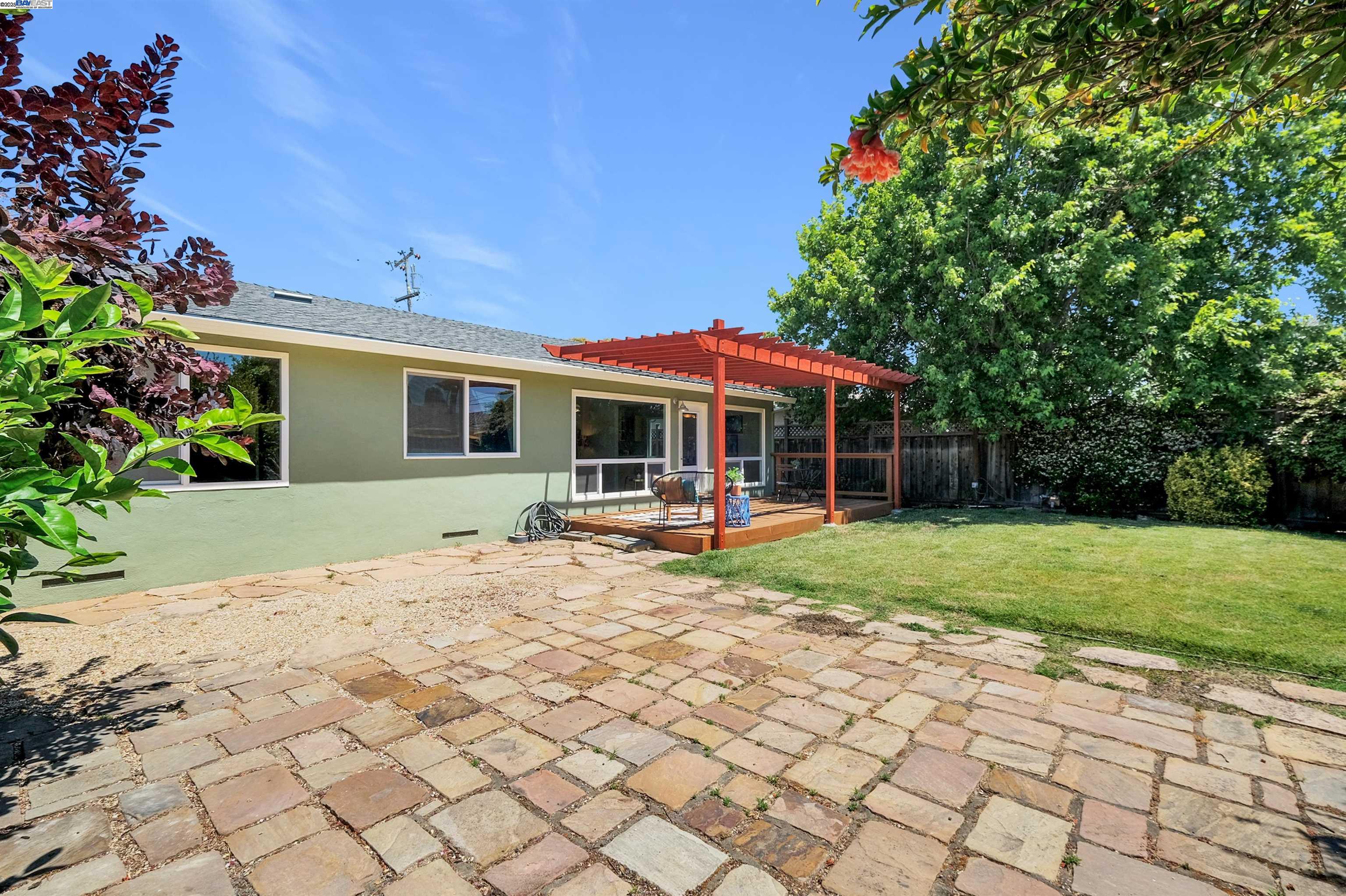 Detail Gallery Image 30 of 33 For 1730 via Ventana, San Lorenzo,  CA 94580 - 3 Beds | 1/1 Baths