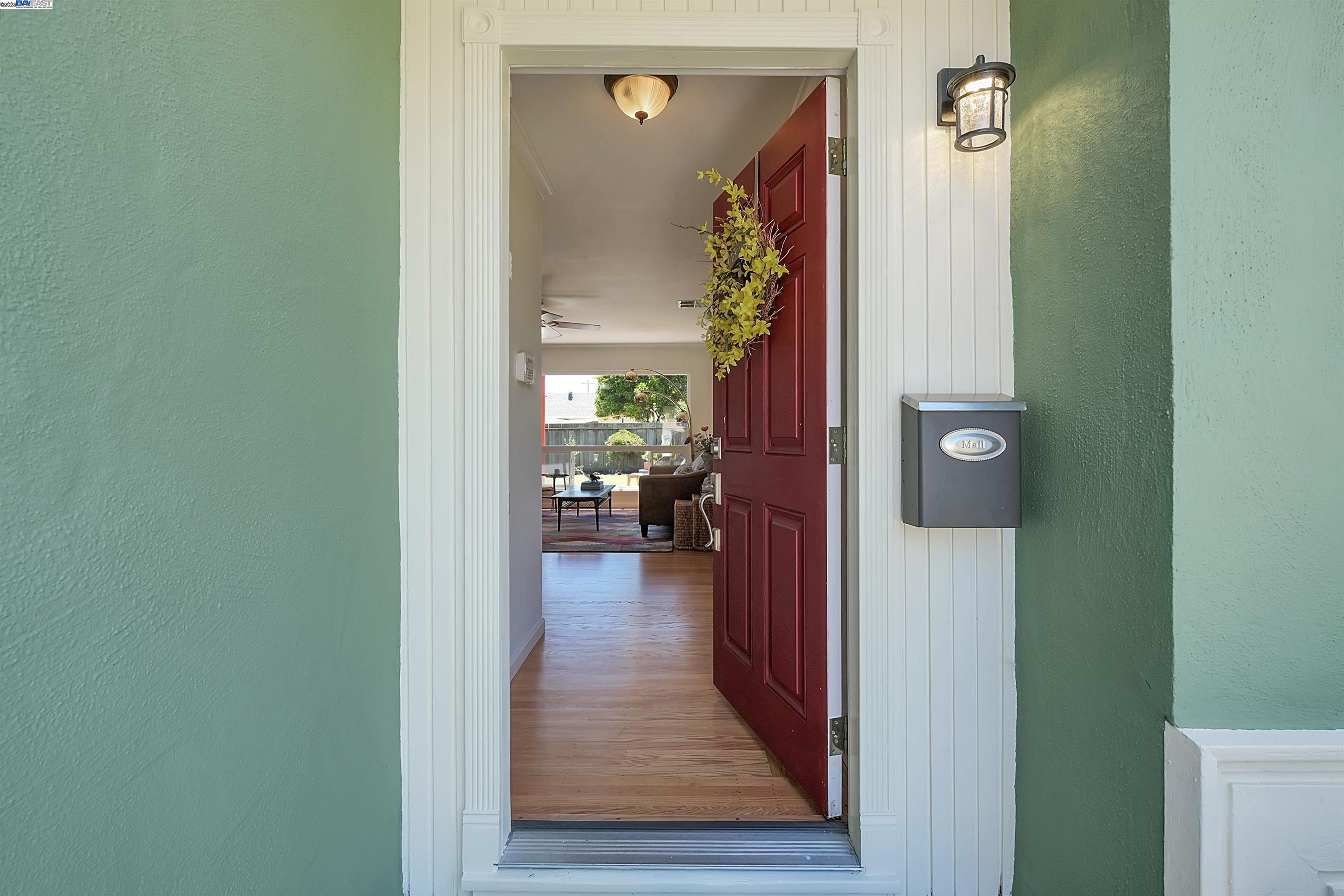 Detail Gallery Image 4 of 33 For 1730 via Ventana, San Lorenzo,  CA 94580 - 3 Beds | 1/1 Baths