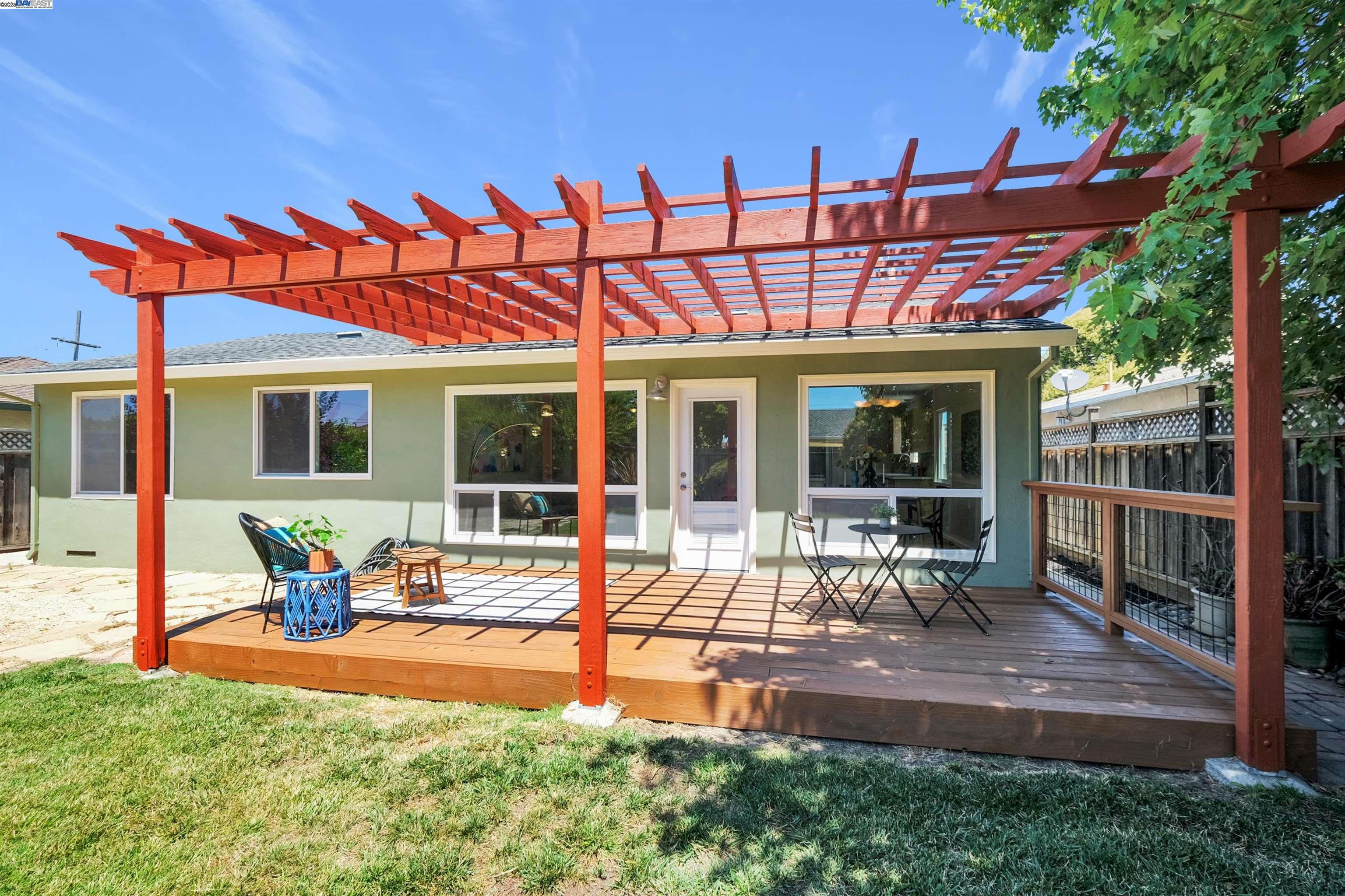 Detail Gallery Image 32 of 33 For 1730 via Ventana, San Lorenzo,  CA 94580 - 3 Beds | 1/1 Baths