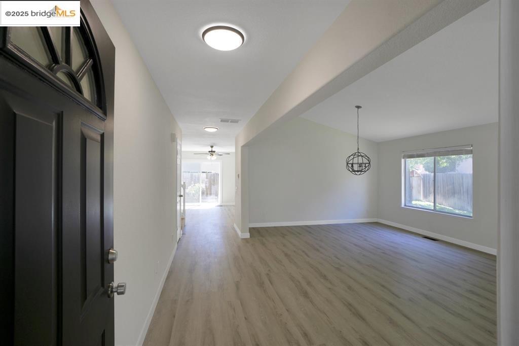 Detail Gallery Image 2 of 33 For 2490 Ponte Mira Way, Stockton,  CA 95209-9999 - 3 Beds | 2/1 Baths