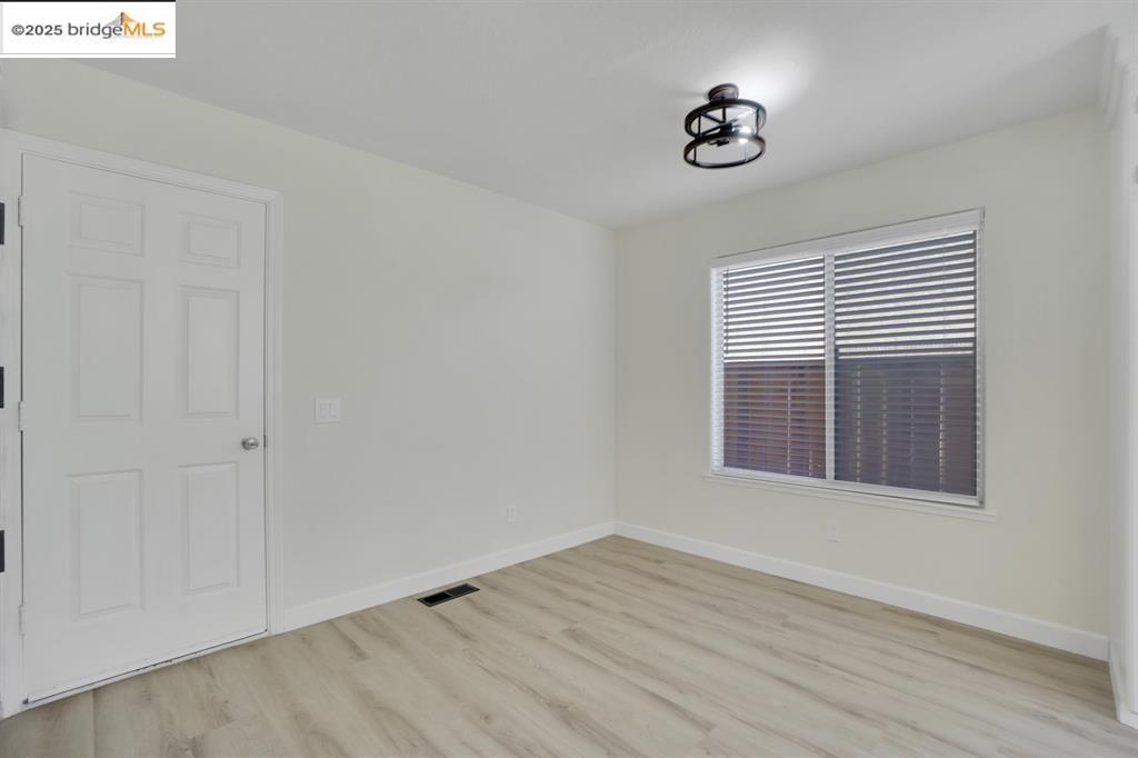 Detail Gallery Image 3 of 33 For 2490 Ponte Mira Way, Stockton,  CA 95209-9999 - 3 Beds | 2/1 Baths