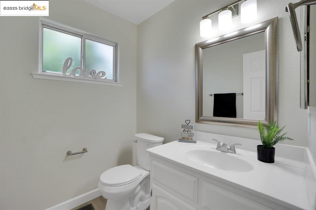Detail Gallery Image 28 of 33 For 2490 Ponte Mira Way, Stockton,  CA 95209-9999 - 3 Beds | 2/1 Baths