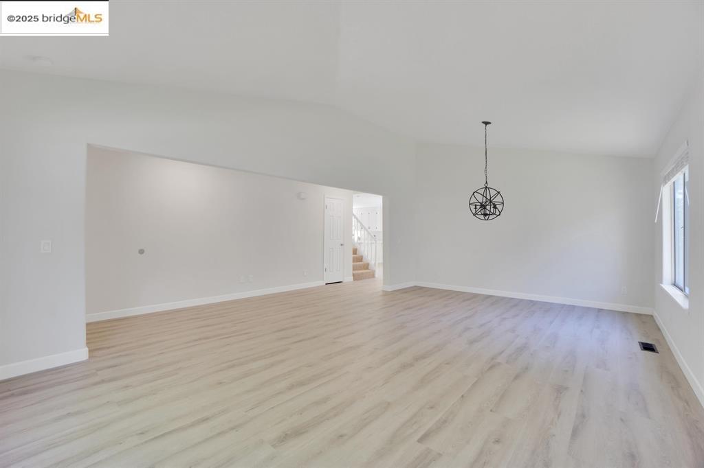 Detail Gallery Image 4 of 33 For 2490 Ponte Mira Way, Stockton,  CA 95209-9999 - 3 Beds | 2/1 Baths