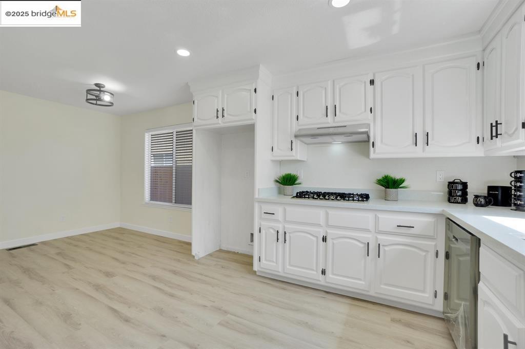 Detail Gallery Image 9 of 33 For 2490 Ponte Mira Way, Stockton,  CA 95209-9999 - 3 Beds | 2/1 Baths