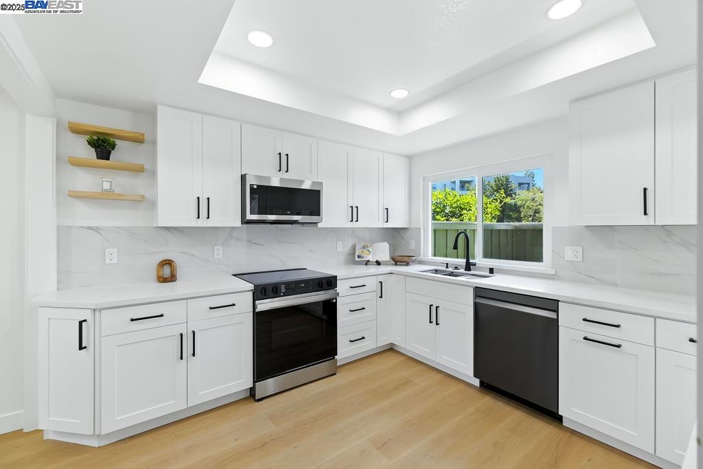 Detail Gallery Image 13 of 56 For 739 Aries Ln, Foster City,  CA 94404 - 3 Beds | 2/1 Baths