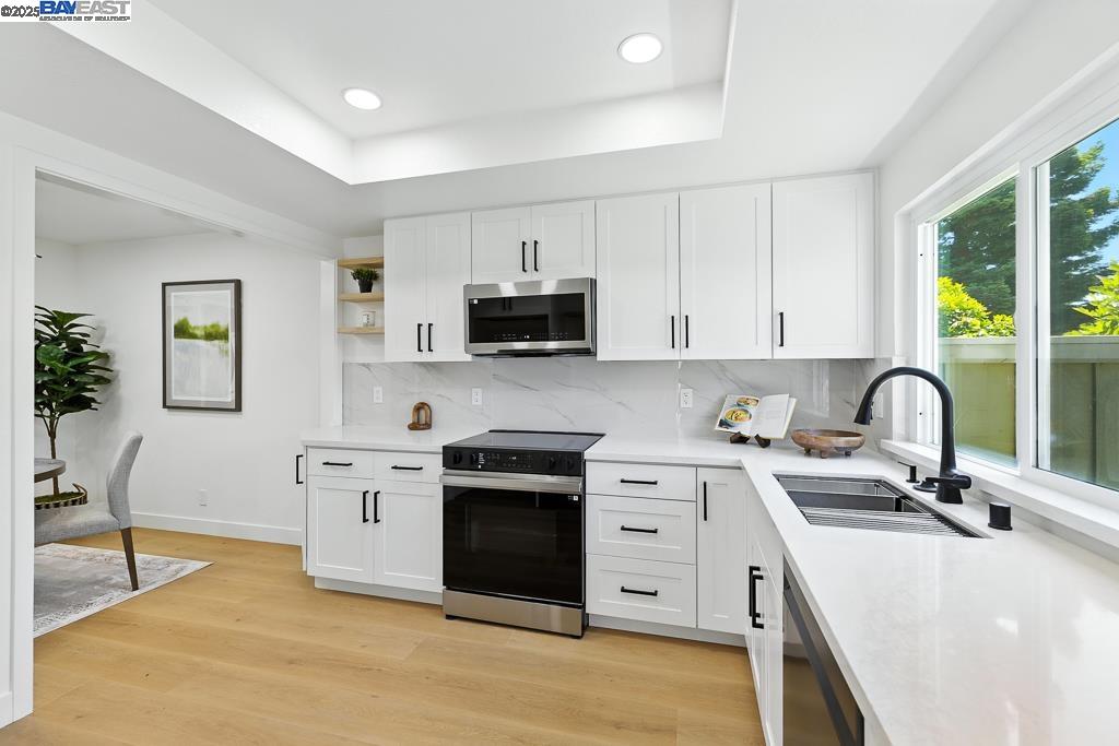 Detail Gallery Image 14 of 56 For 739 Aries Ln, Foster City,  CA 94404 - 3 Beds | 2/1 Baths