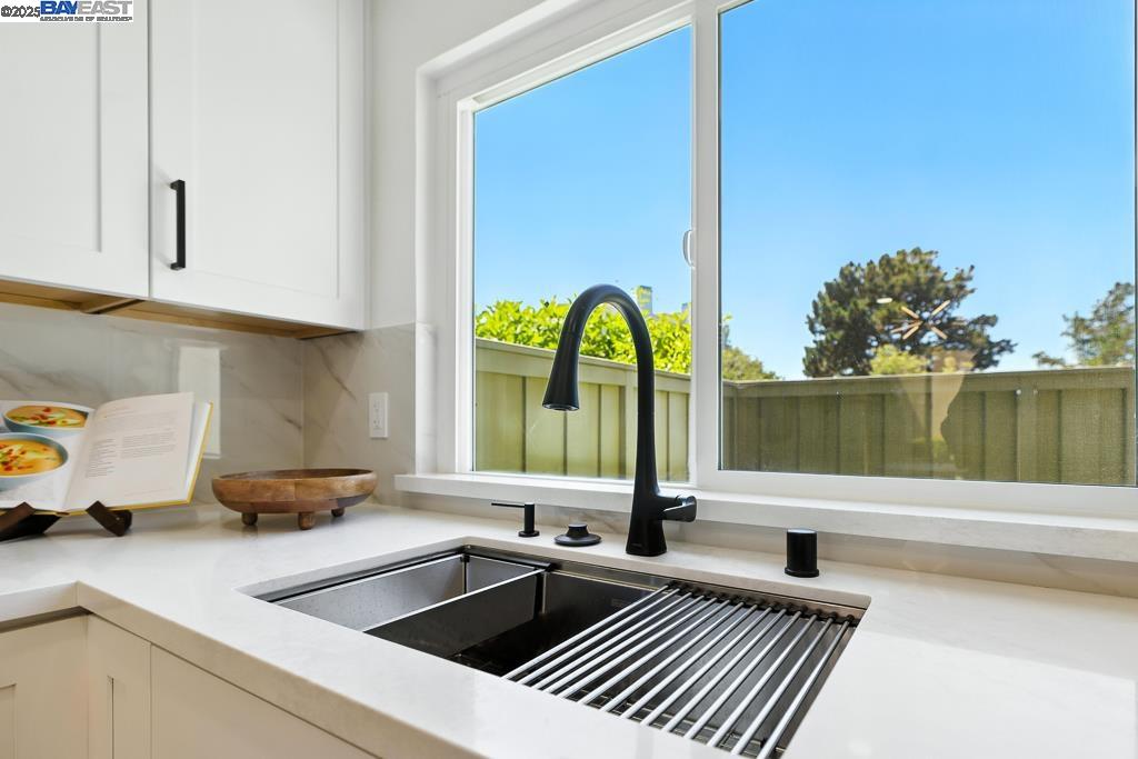 Detail Gallery Image 16 of 56 For 739 Aries Ln, Foster City,  CA 94404 - 3 Beds | 2/1 Baths
