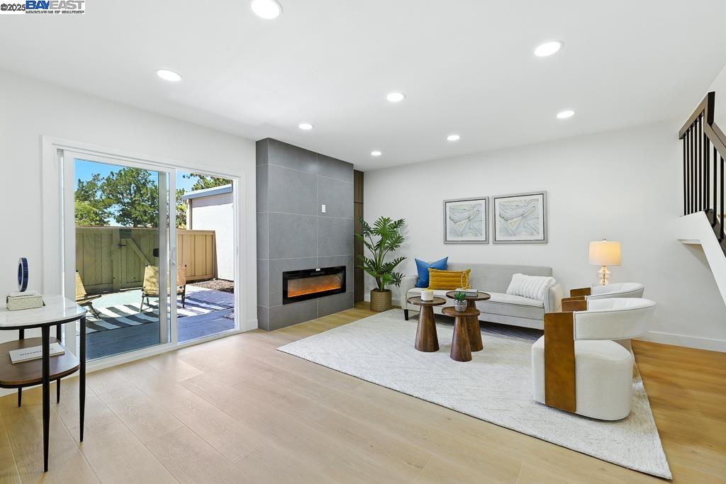 Detail Gallery Image 3 of 56 For 739 Aries Ln, Foster City,  CA 94404 - 3 Beds | 2/1 Baths