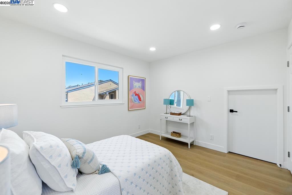 Detail Gallery Image 24 of 56 For 739 Aries Ln, Foster City,  CA 94404 - 3 Beds | 2/1 Baths
