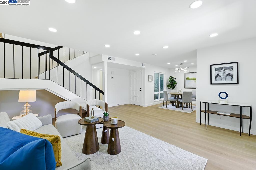 Detail Gallery Image 5 of 56 For 739 Aries Ln, Foster City,  CA 94404 - 3 Beds | 2/1 Baths