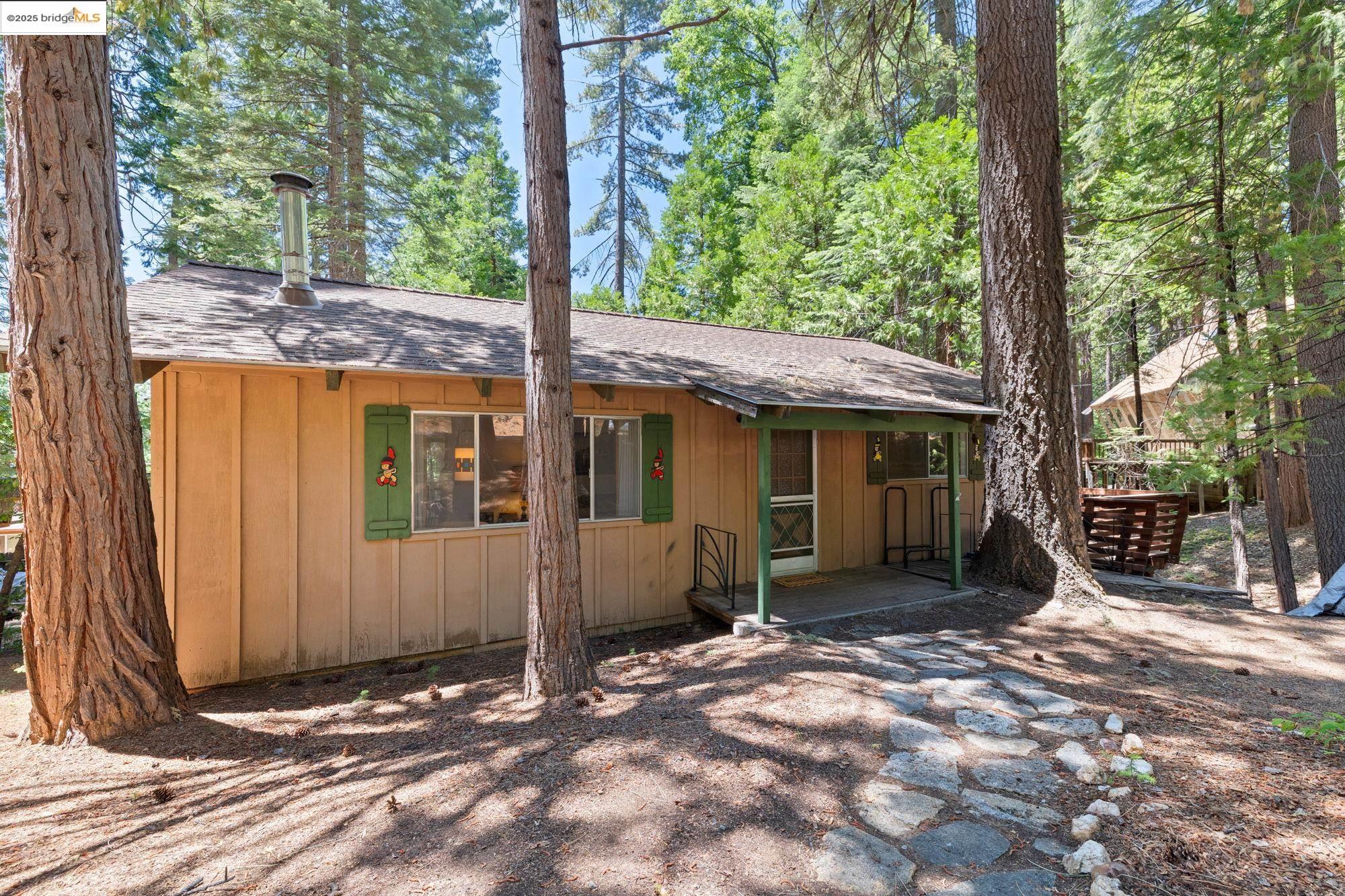 Detail Gallery Image 2 of 21 For 24318 Kalanu Pl, Mi Wuk Village,  CA 95346 - 2 Beds | 1 Baths