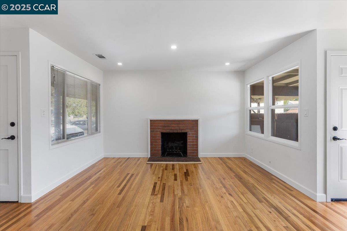 Detail Gallery Image 4 of 22 For 16148 Hesperian Blvd, San Lorenzo,  CA 94580 - 3 Beds | 1 Baths