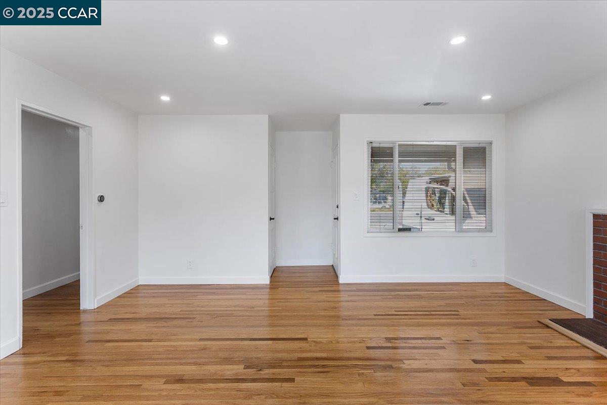 Detail Gallery Image 6 of 22 For 16148 Hesperian Blvd, San Lorenzo,  CA 94580 - 3 Beds | 1 Baths