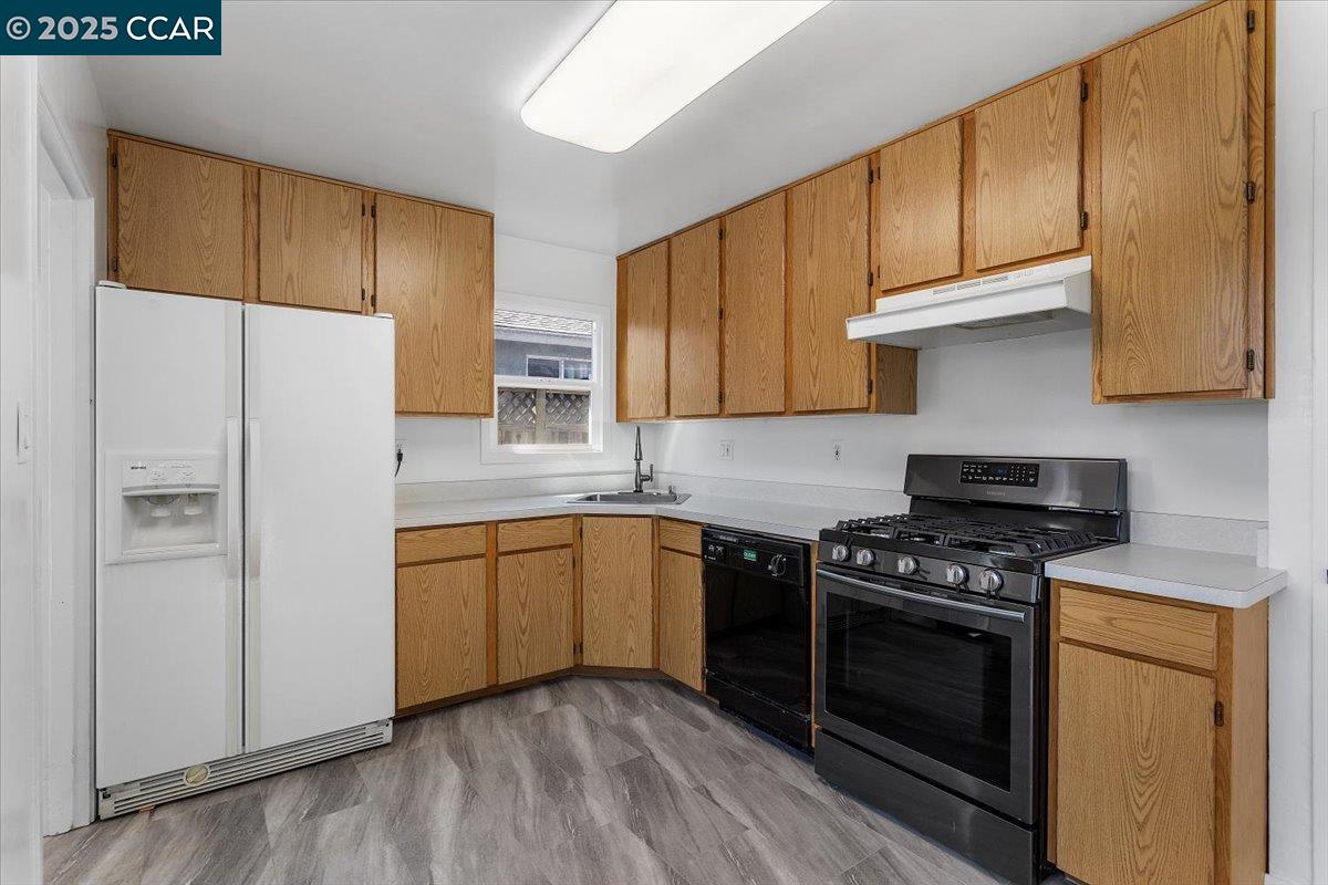 Detail Gallery Image 7 of 22 For 16148 Hesperian Blvd, San Lorenzo,  CA 94580 - 3 Beds | 1 Baths