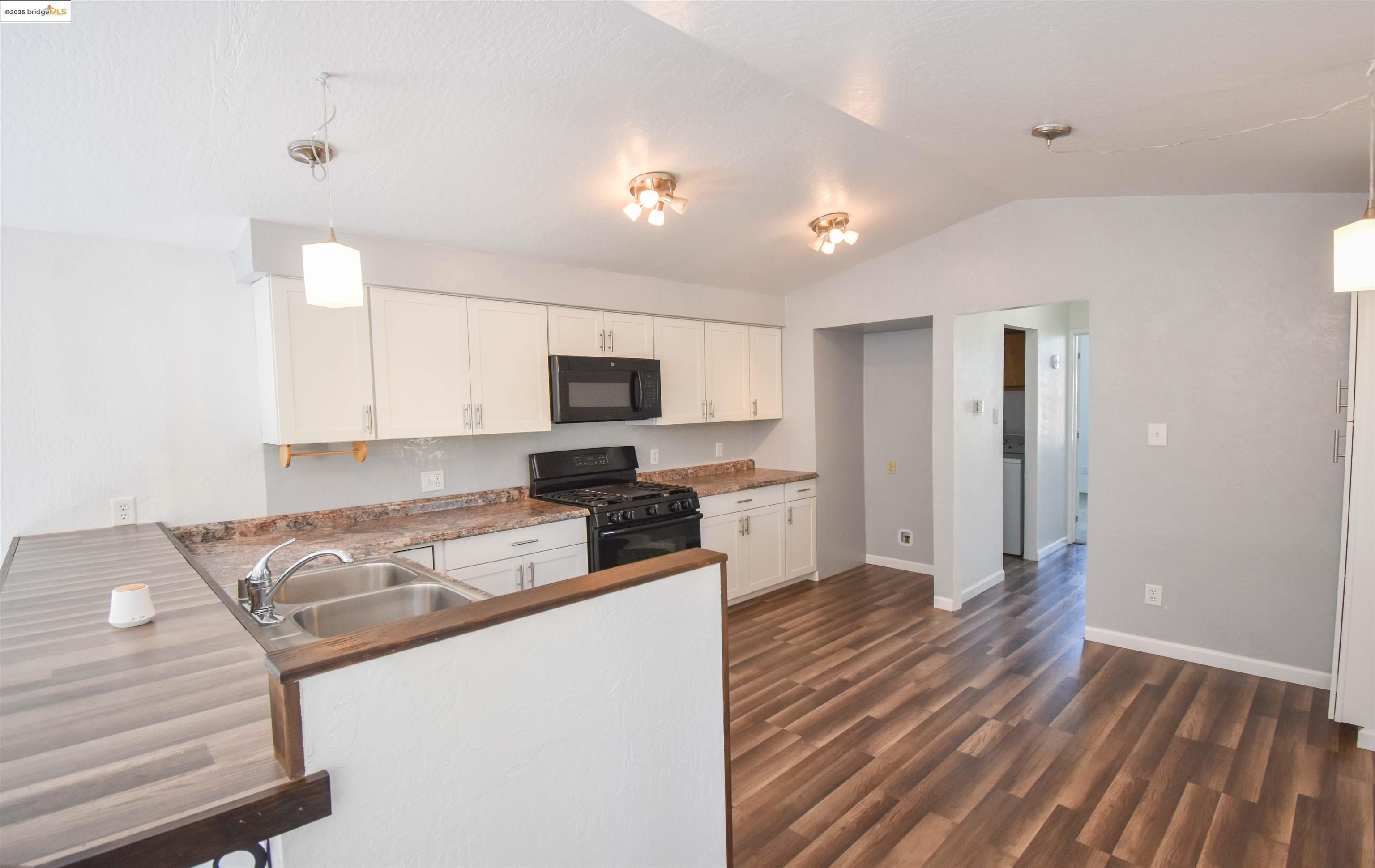 Detail Gallery Image 8 of 37 For 17390 Campbell Flat Rd, Sonora,  CA 95370 - 2 Beds | 2 Baths