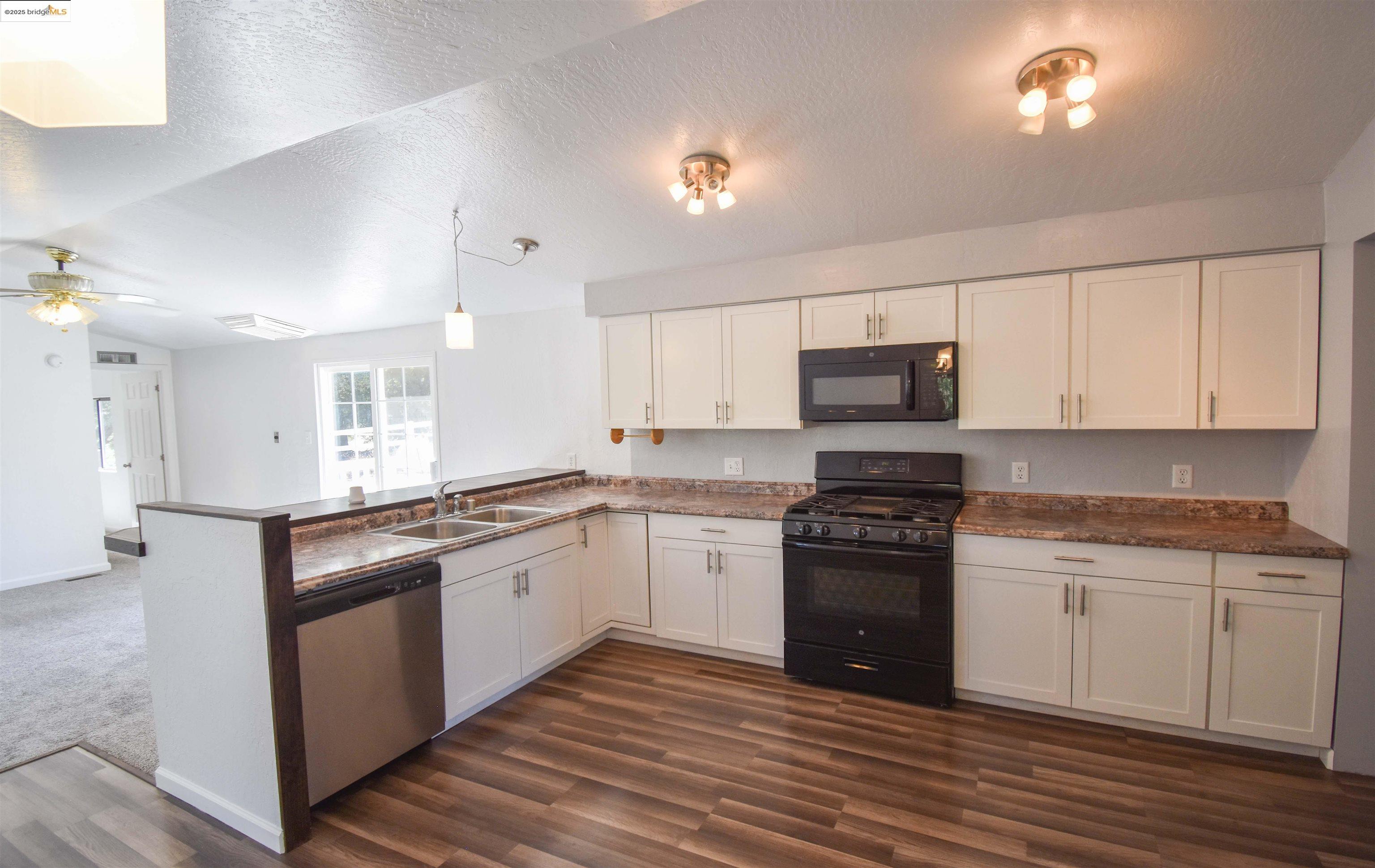 Detail Gallery Image 9 of 37 For 17390 Campbell Flat Rd, Sonora,  CA 95370 - 2 Beds | 2 Baths