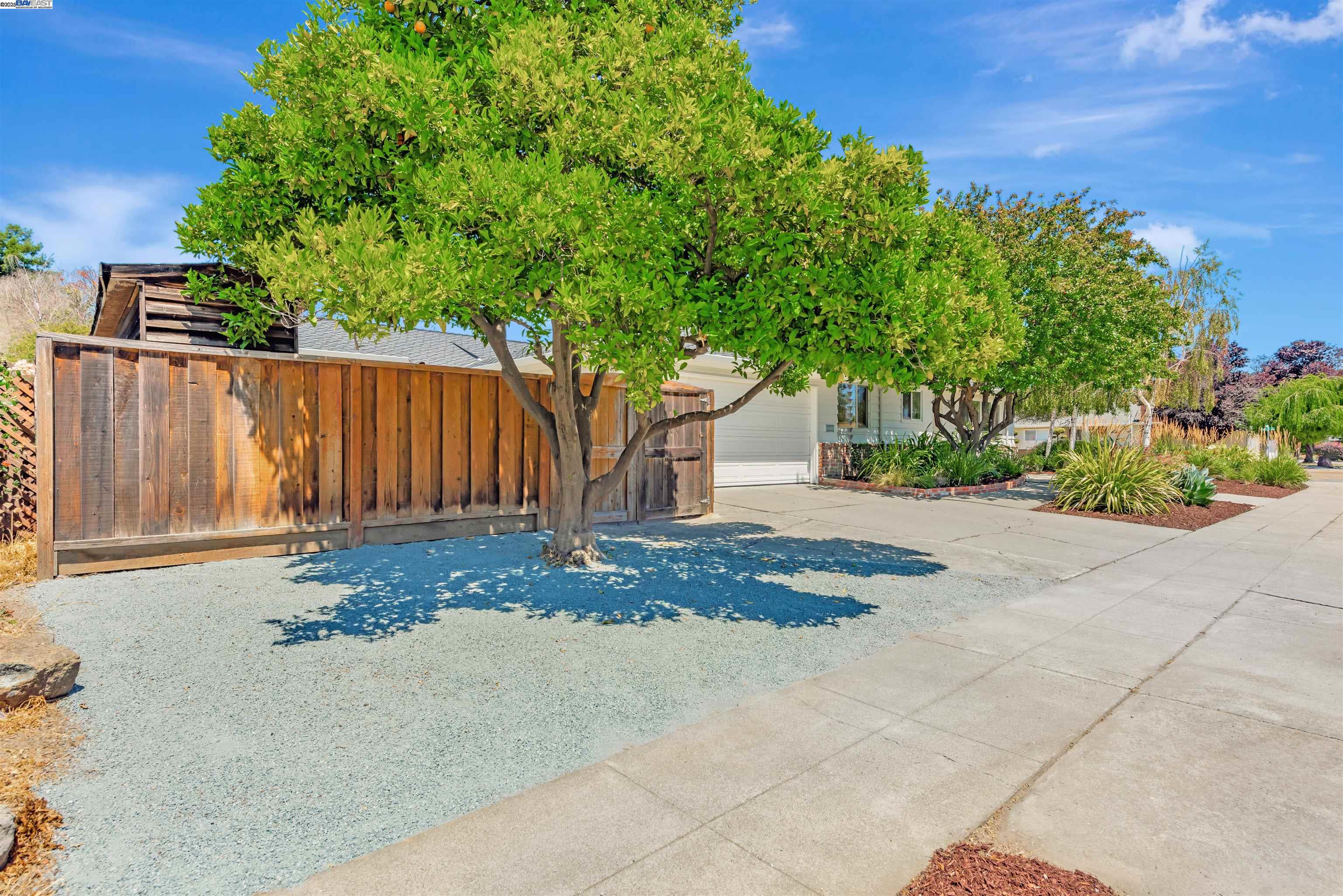 Detail Gallery Image 4 of 56 For 38388 Logan Dr, Fremont,  CA 94536 - 5 Beds | 3 Baths