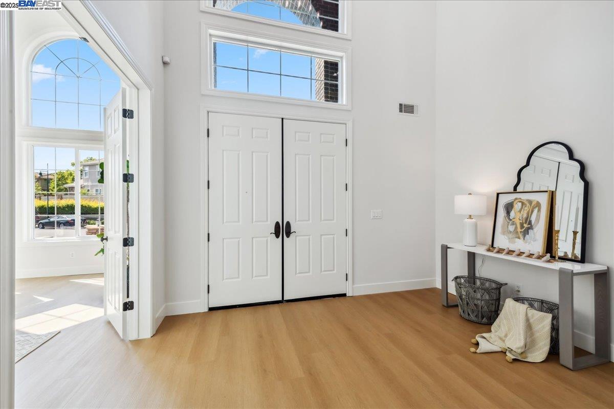 Detail Gallery Image 3 of 60 For 2890 Sable Oaks Way, Dublin,  CA 94568 - 5 Beds | 5/1 Baths