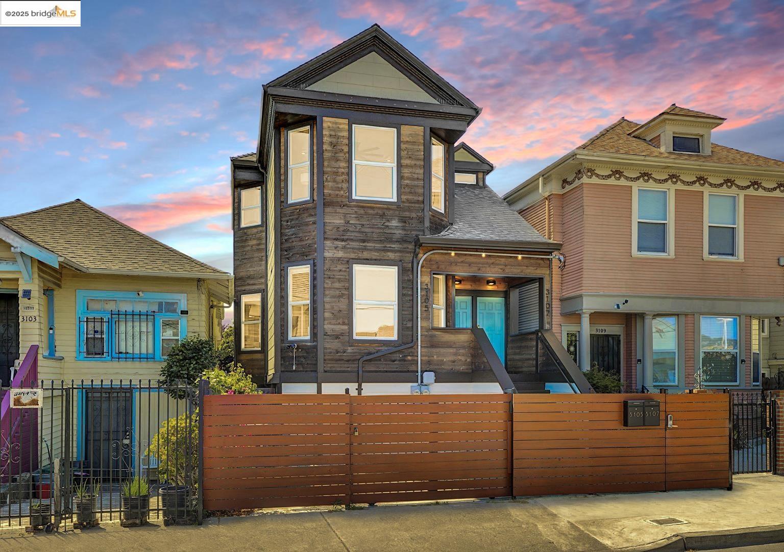 Detail Gallery Image 2 of 56 For 3107 Filbert St, Oakland,  CA 94608 - 4 Beds | 2 Baths