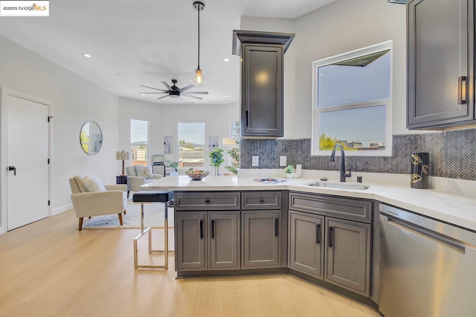 Detail Gallery Image 16 of 56 For 3107 Filbert St, Oakland,  CA 94608 - 4 Beds | 2 Baths