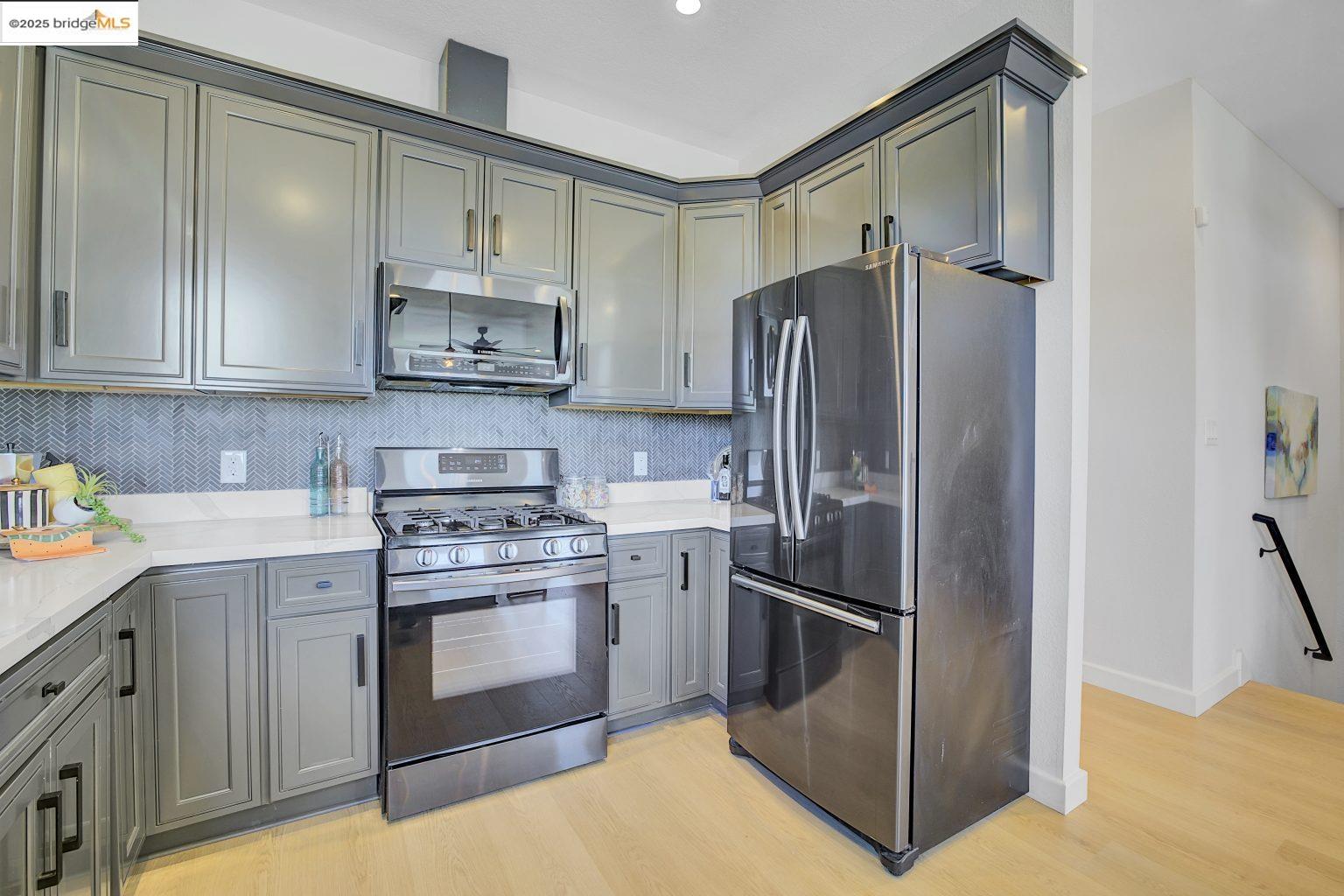 Detail Gallery Image 18 of 56 For 3107 Filbert St, Oakland,  CA 94608 - 4 Beds | 2 Baths