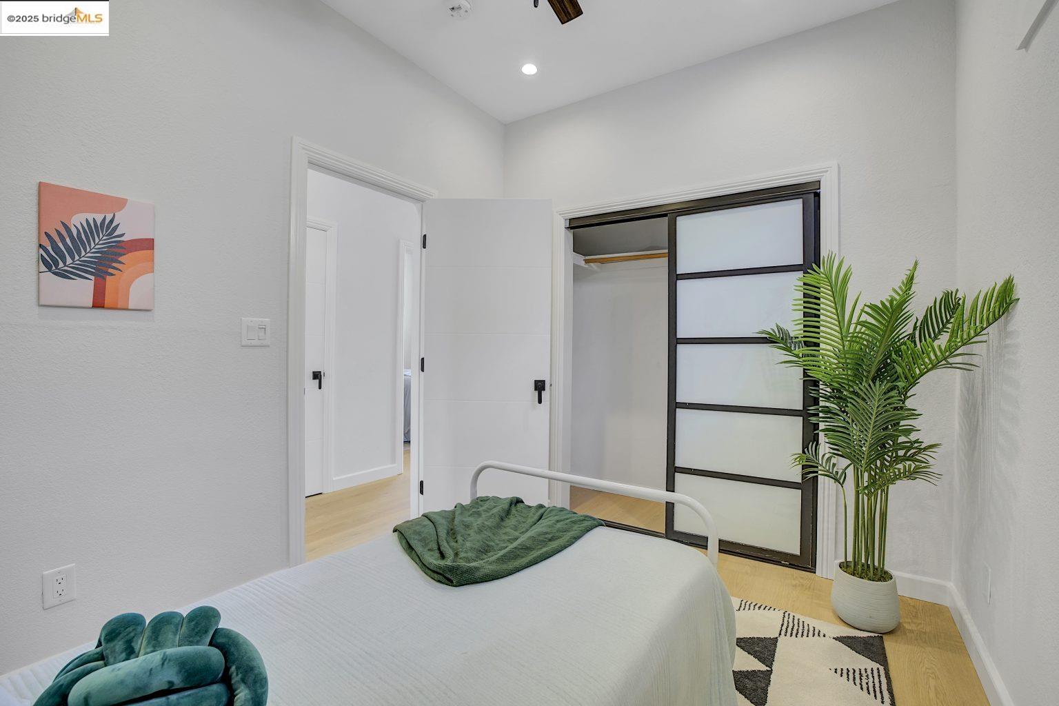 Detail Gallery Image 20 of 56 For 3107 Filbert St, Oakland,  CA 94608 - 4 Beds | 2 Baths