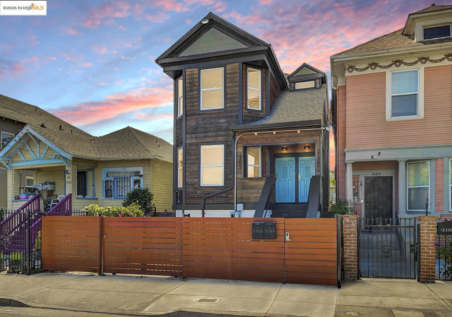 Detail Gallery Image 3 of 56 For 3107 Filbert St, Oakland,  CA 94608 - 4 Beds | 2 Baths