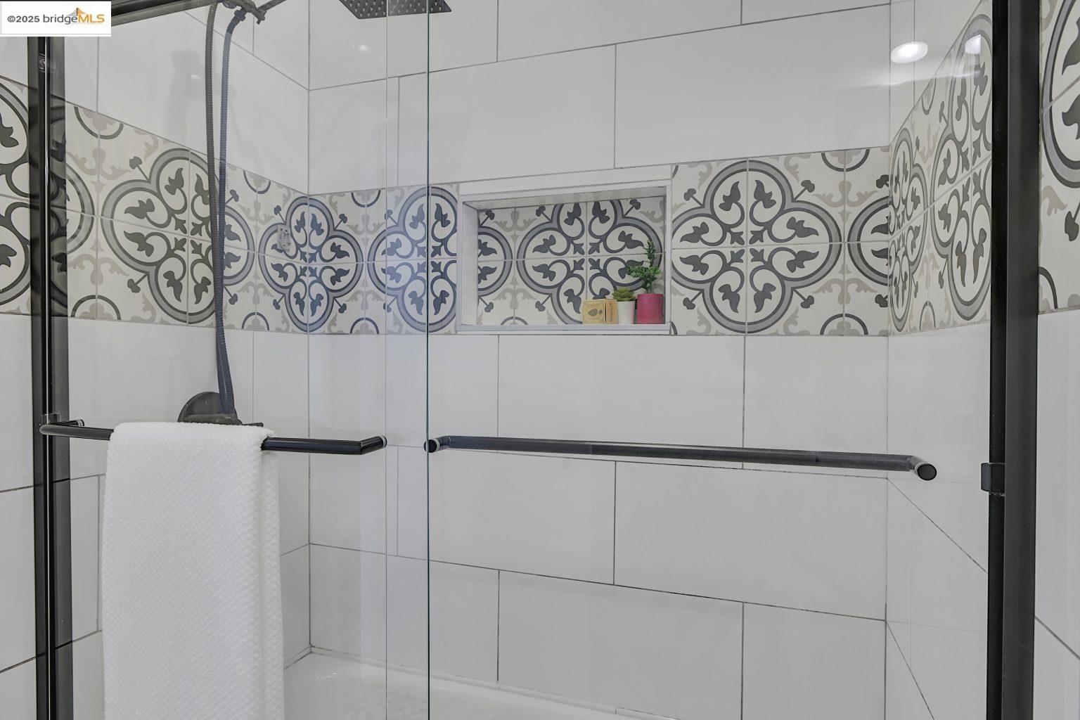 Detail Gallery Image 26 of 56 For 3107 Filbert St, Oakland,  CA 94608 - 4 Beds | 2 Baths