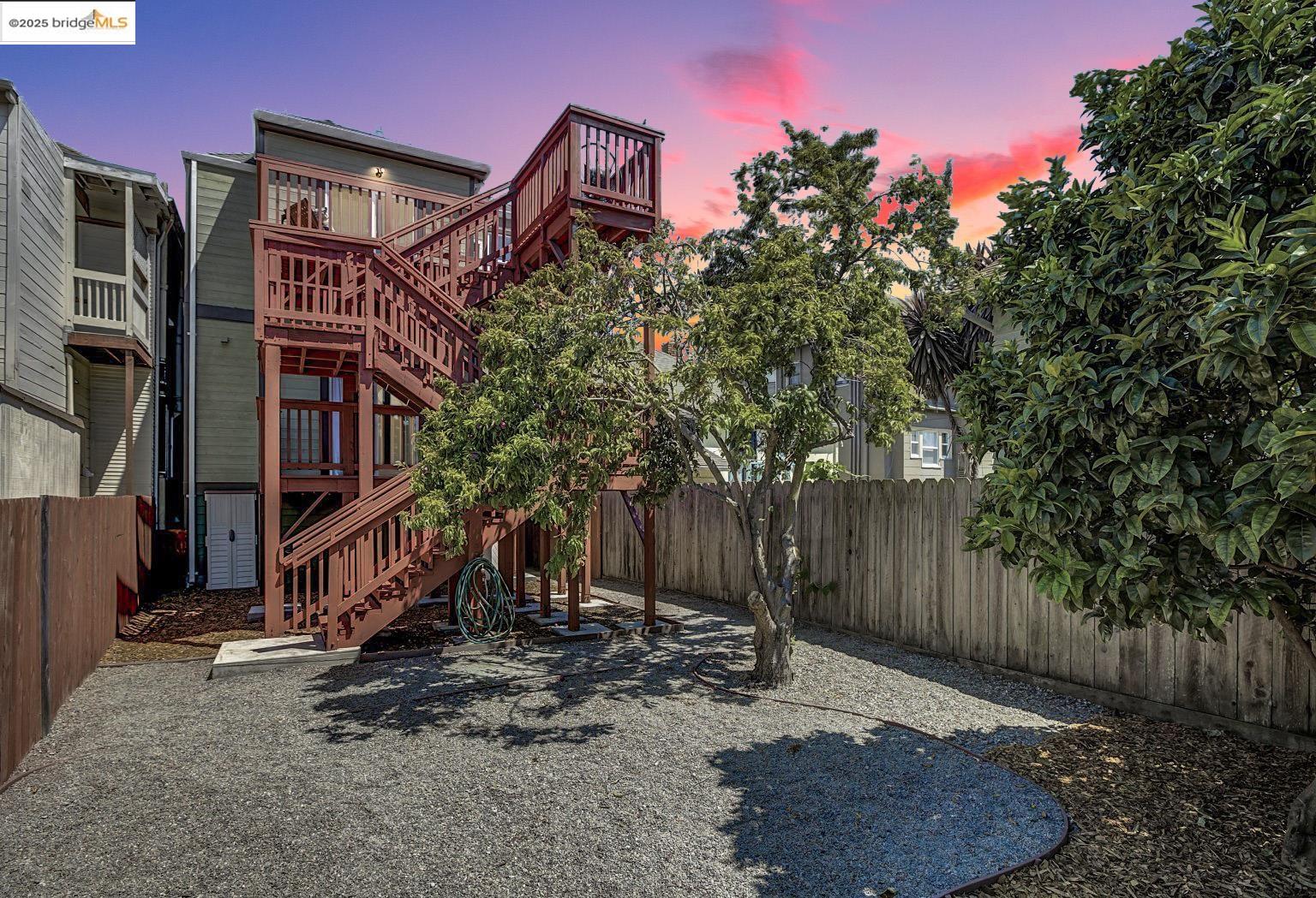Detail Gallery Image 32 of 56 For 3107 Filbert St, Oakland,  CA 94608 - 4 Beds | 2 Baths