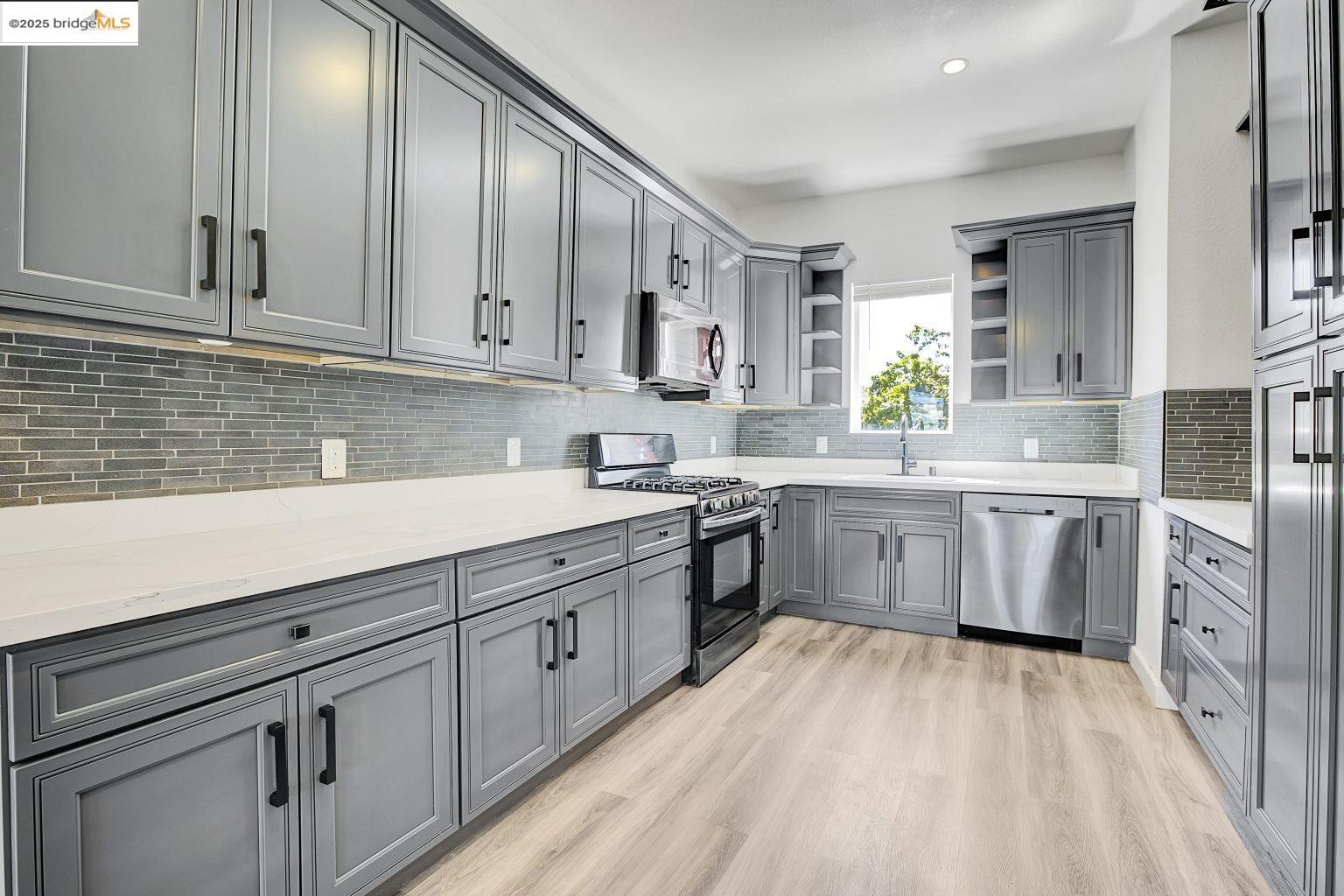 Detail Gallery Image 43 of 56 For 3107 Filbert St, Oakland,  CA 94608 - 4 Beds | 2 Baths