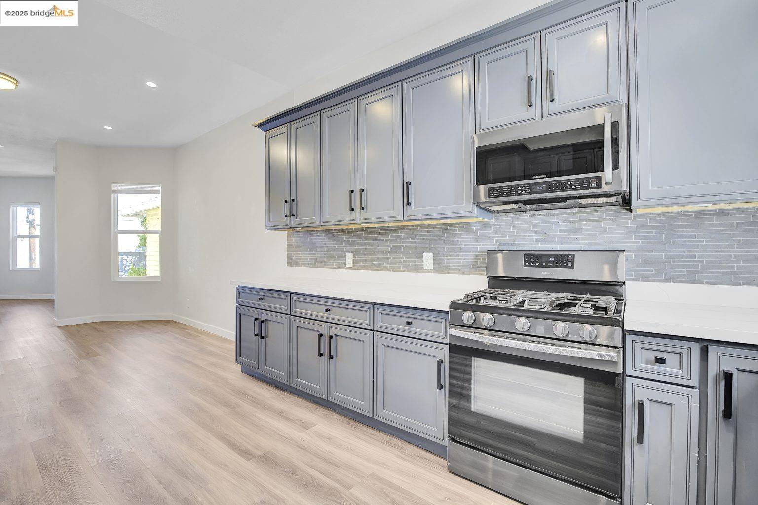 Detail Gallery Image 45 of 56 For 3107 Filbert St, Oakland,  CA 94608 - 4 Beds | 2 Baths