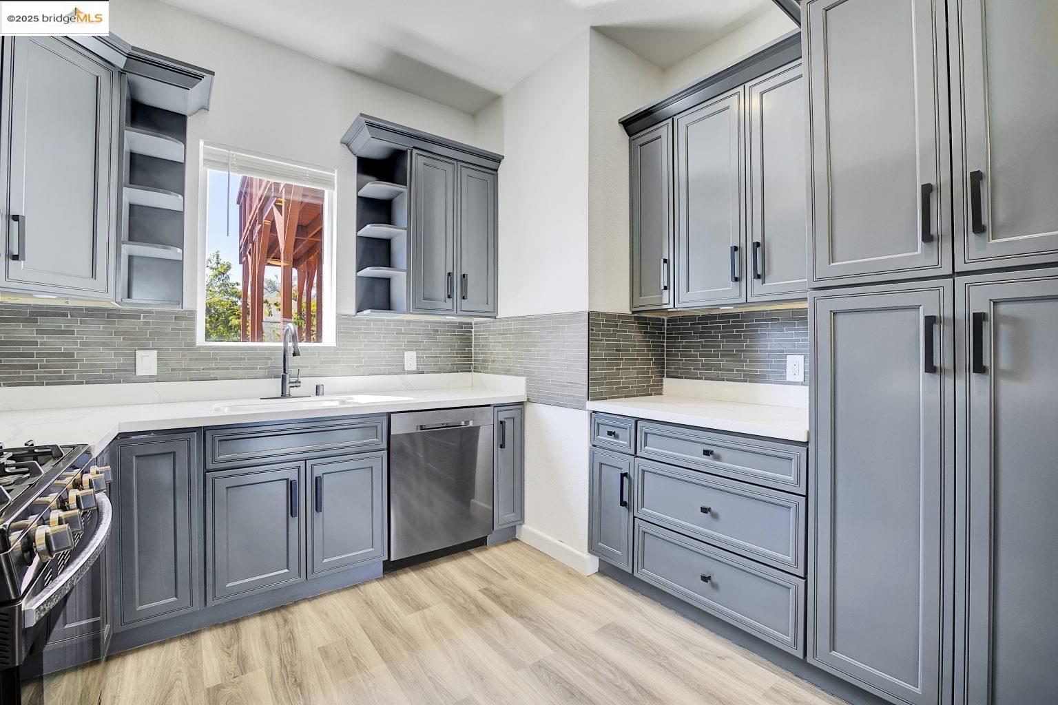 Detail Gallery Image 46 of 56 For 3107 Filbert St, Oakland,  CA 94608 - 4 Beds | 2 Baths