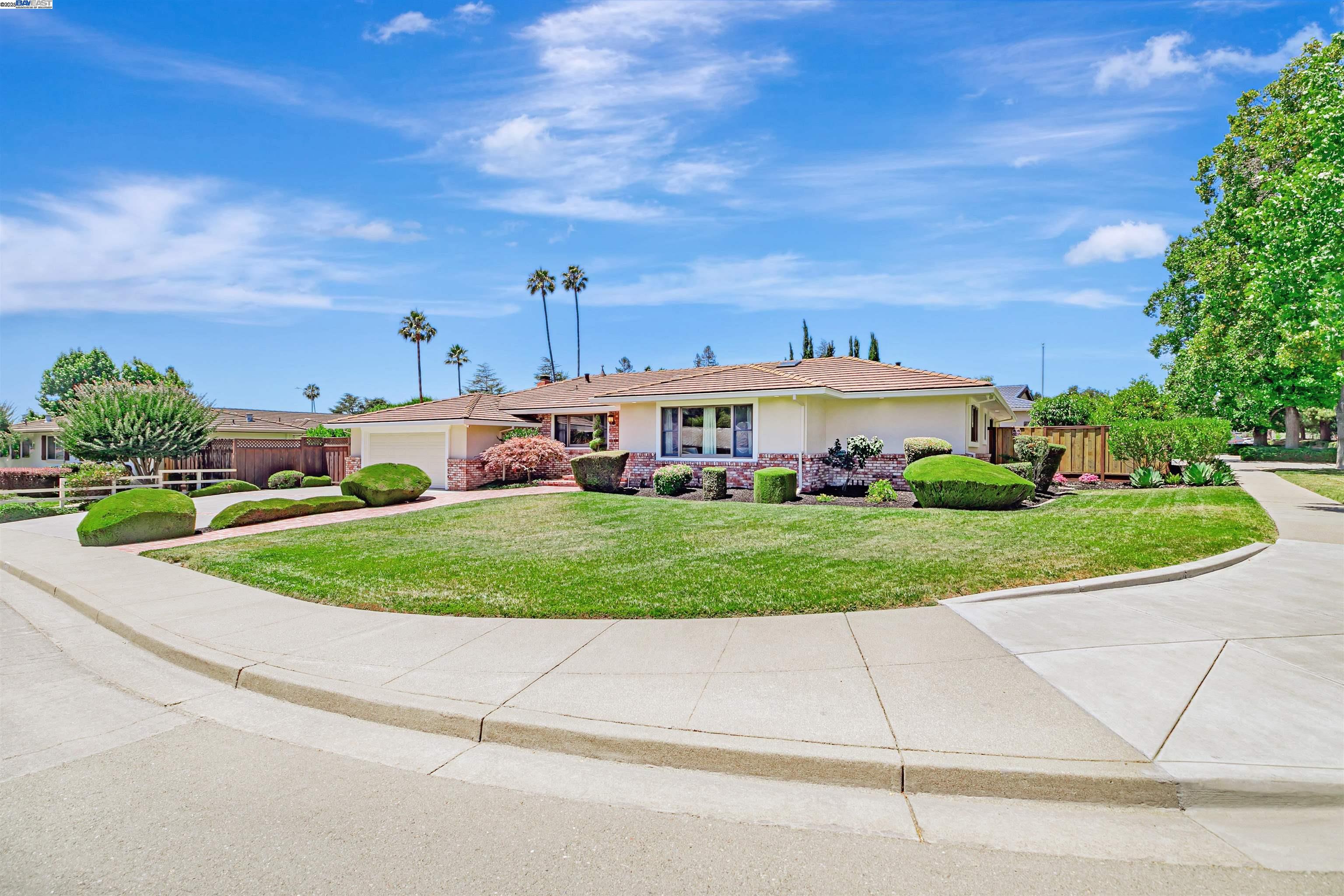 Detail Gallery Image 4 of 44 For 46101 Klamath St, Fremont,  CA 94539 - 3 Beds | 3 Baths