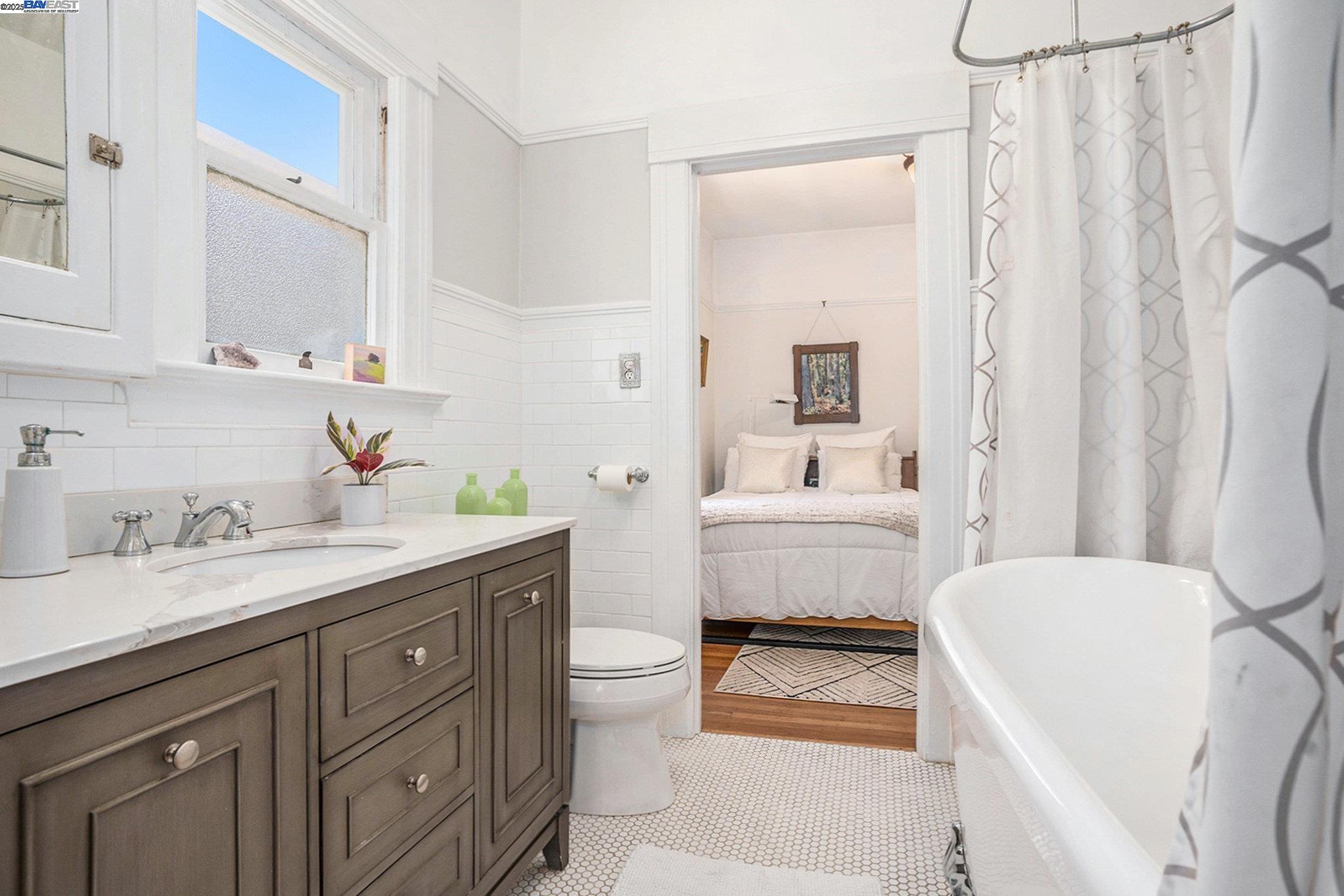 Detail Gallery Image 15 of 43 For 620 Taylor Avenue, Alameda,  CA 94501 - 3 Beds | 2/1 Baths