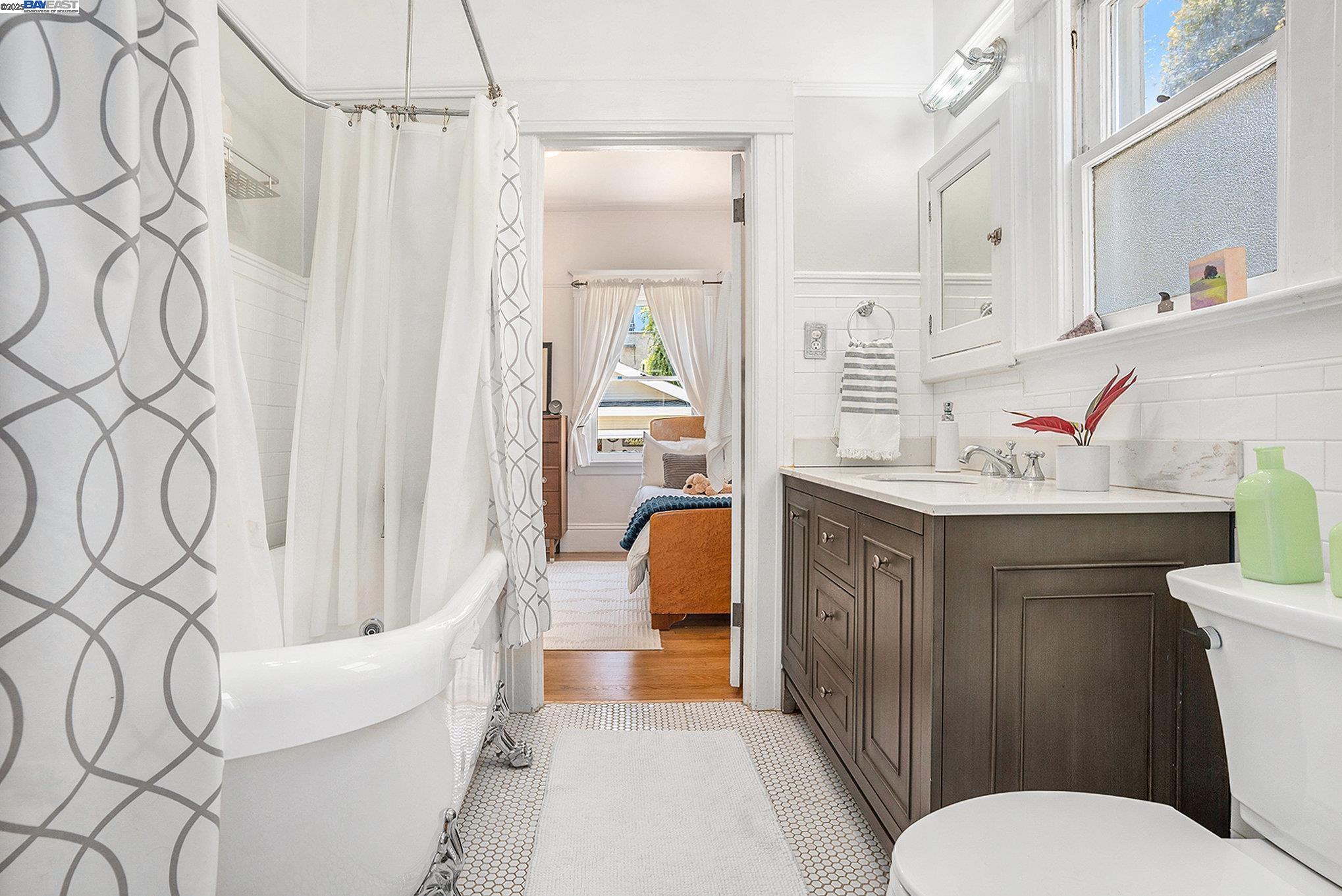 Detail Gallery Image 16 of 43 For 620 Taylor Avenue, Alameda,  CA 94501 - 3 Beds | 2/1 Baths