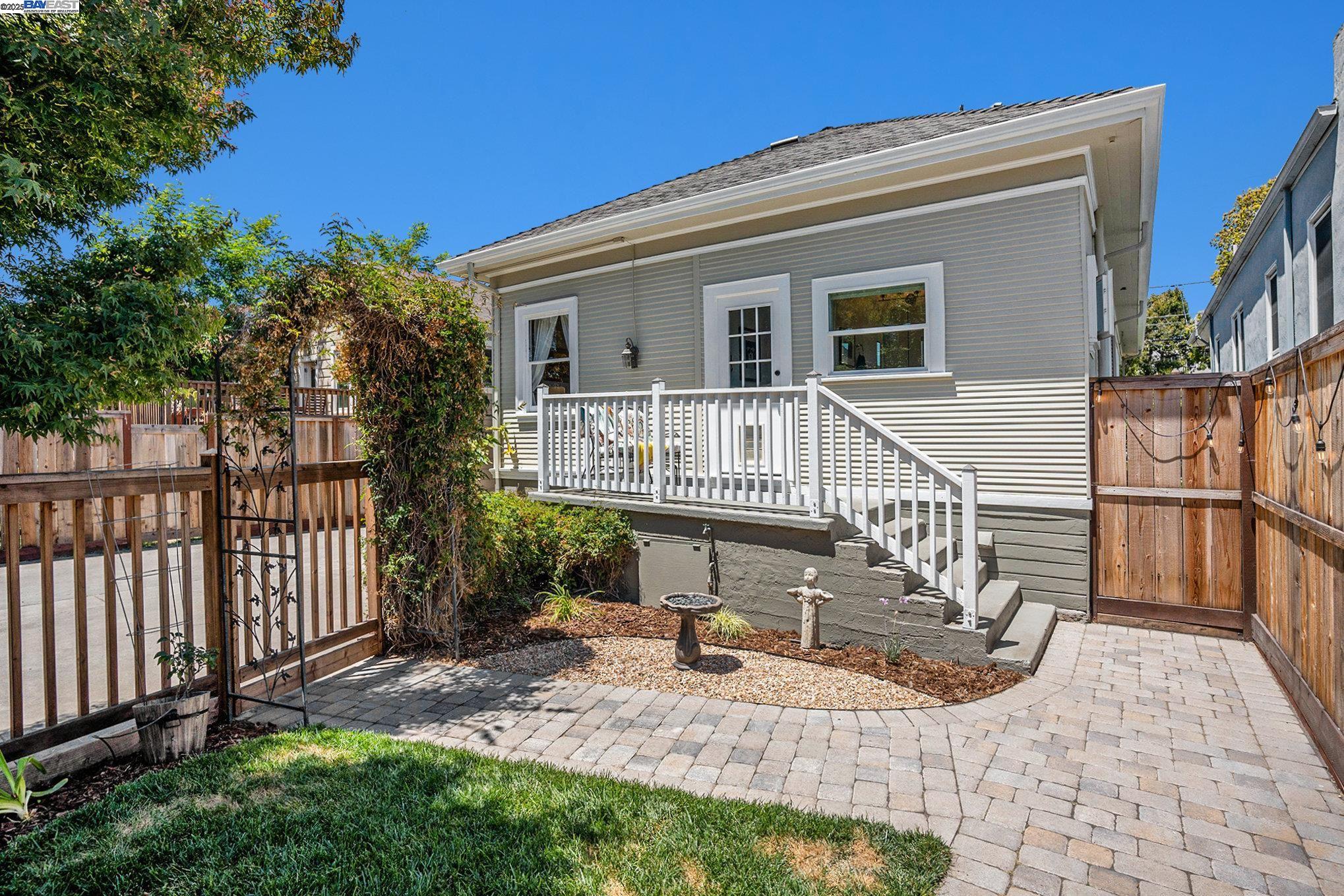 Detail Gallery Image 21 of 43 For 620 Taylor Avenue, Alameda,  CA 94501 - 3 Beds | 2/1 Baths
