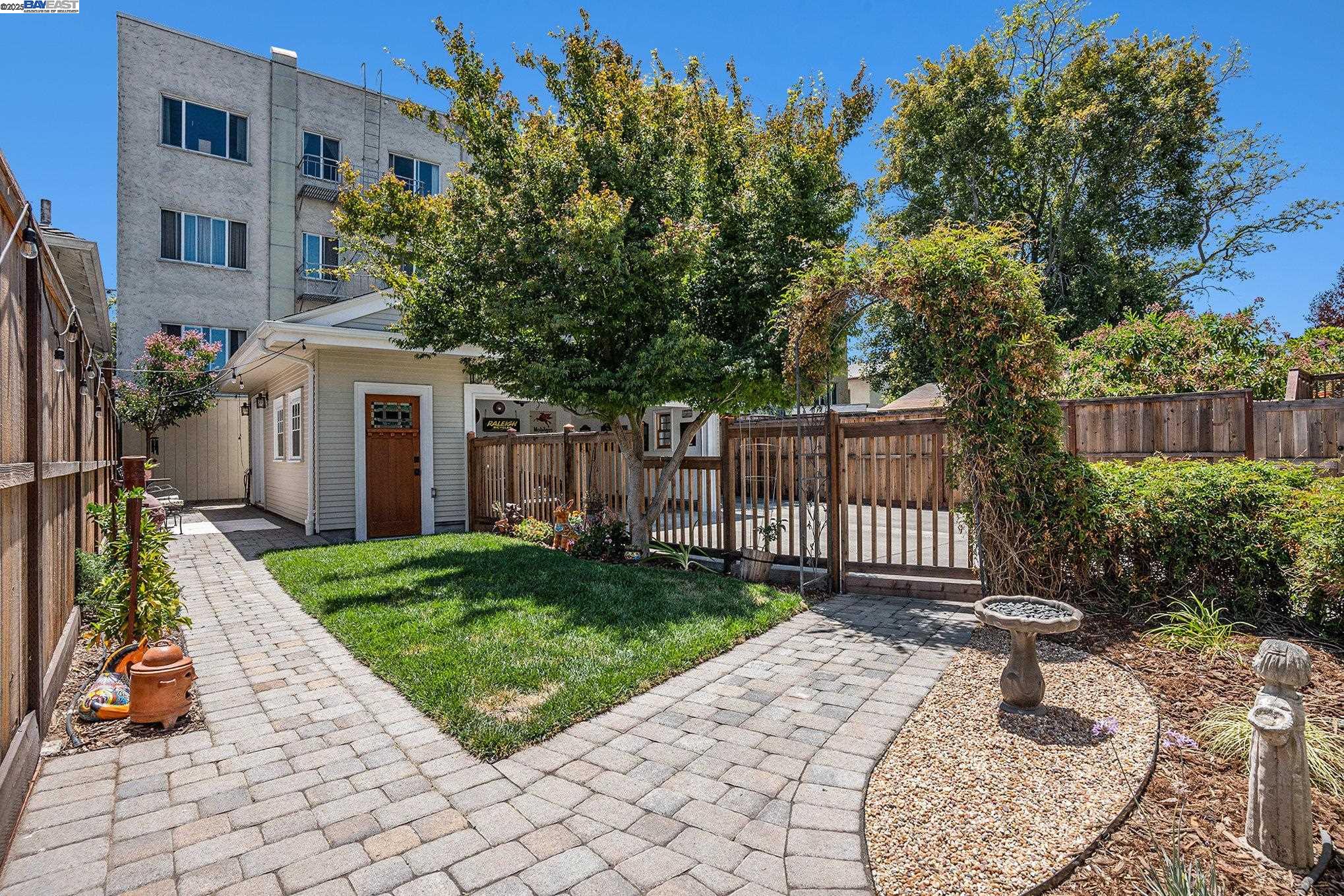 Detail Gallery Image 23 of 43 For 620 Taylor Avenue, Alameda,  CA 94501 - 3 Beds | 2/1 Baths