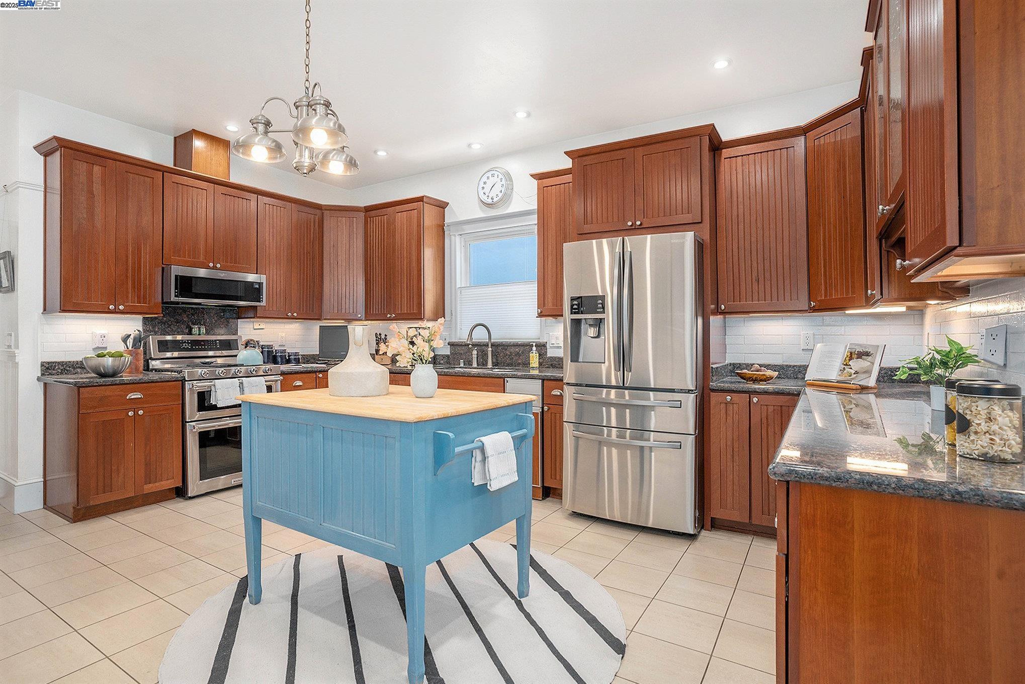 Detail Gallery Image 7 of 43 For 620 Taylor Avenue, Alameda,  CA 94501 - 3 Beds | 2/1 Baths