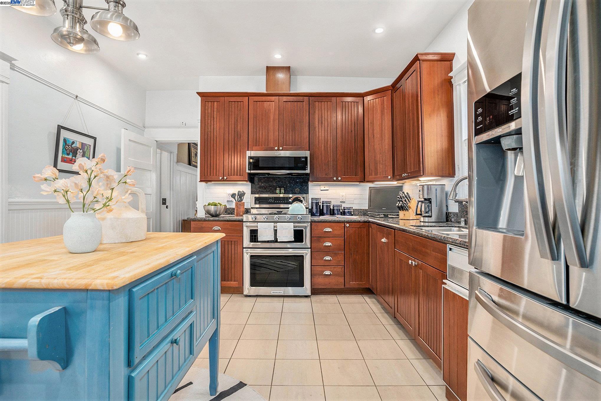 Detail Gallery Image 9 of 43 For 620 Taylor Avenue, Alameda,  CA 94501 - 3 Beds | 2/1 Baths