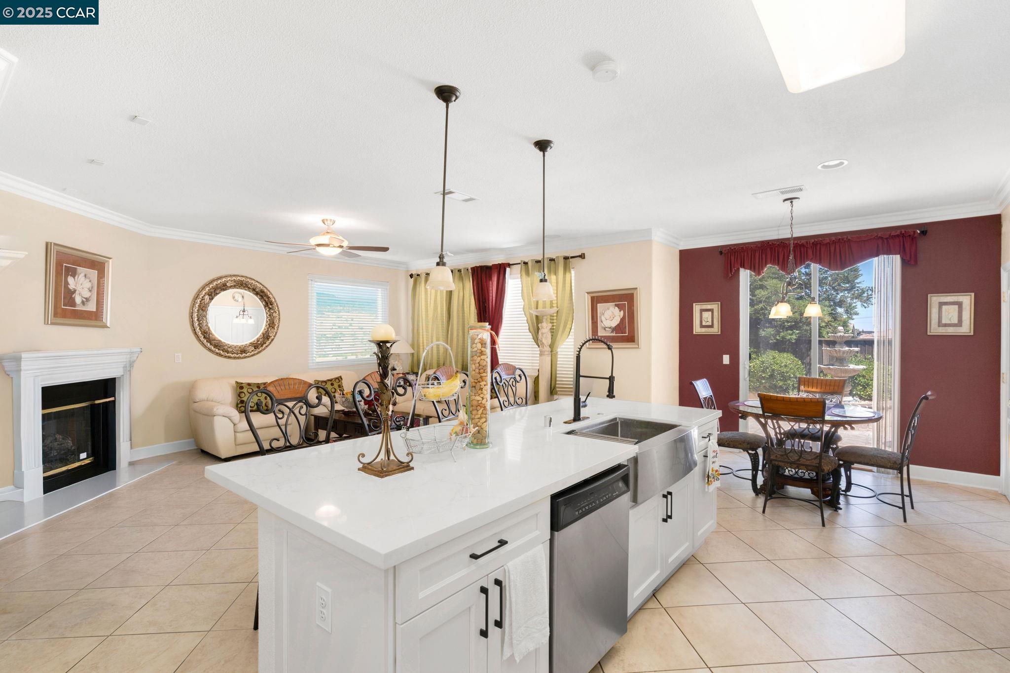 Detail Gallery Image 13 of 39 For 1426 Santa Teresa Dr, Pittsburg,  CA 94565 - 5 Beds | 4 Baths
