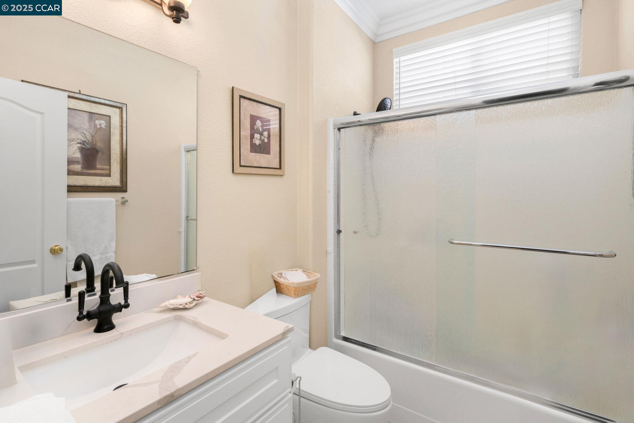 Detail Gallery Image 16 of 39 For 1426 Santa Teresa Dr, Pittsburg,  CA 94565 - 5 Beds | 4 Baths