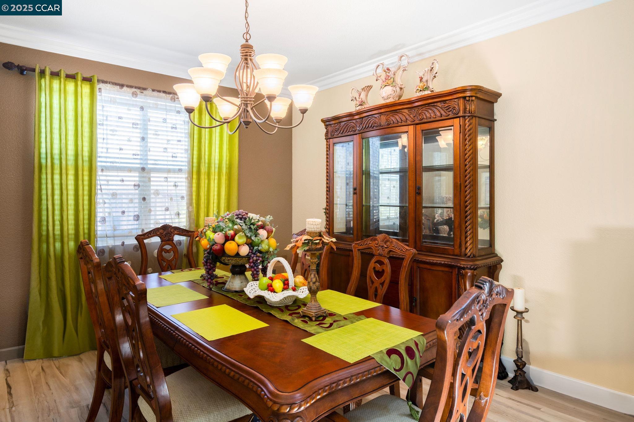 Detail Gallery Image 7 of 39 For 1426 Santa Teresa Dr, Pittsburg,  CA 94565 - 5 Beds | 4 Baths