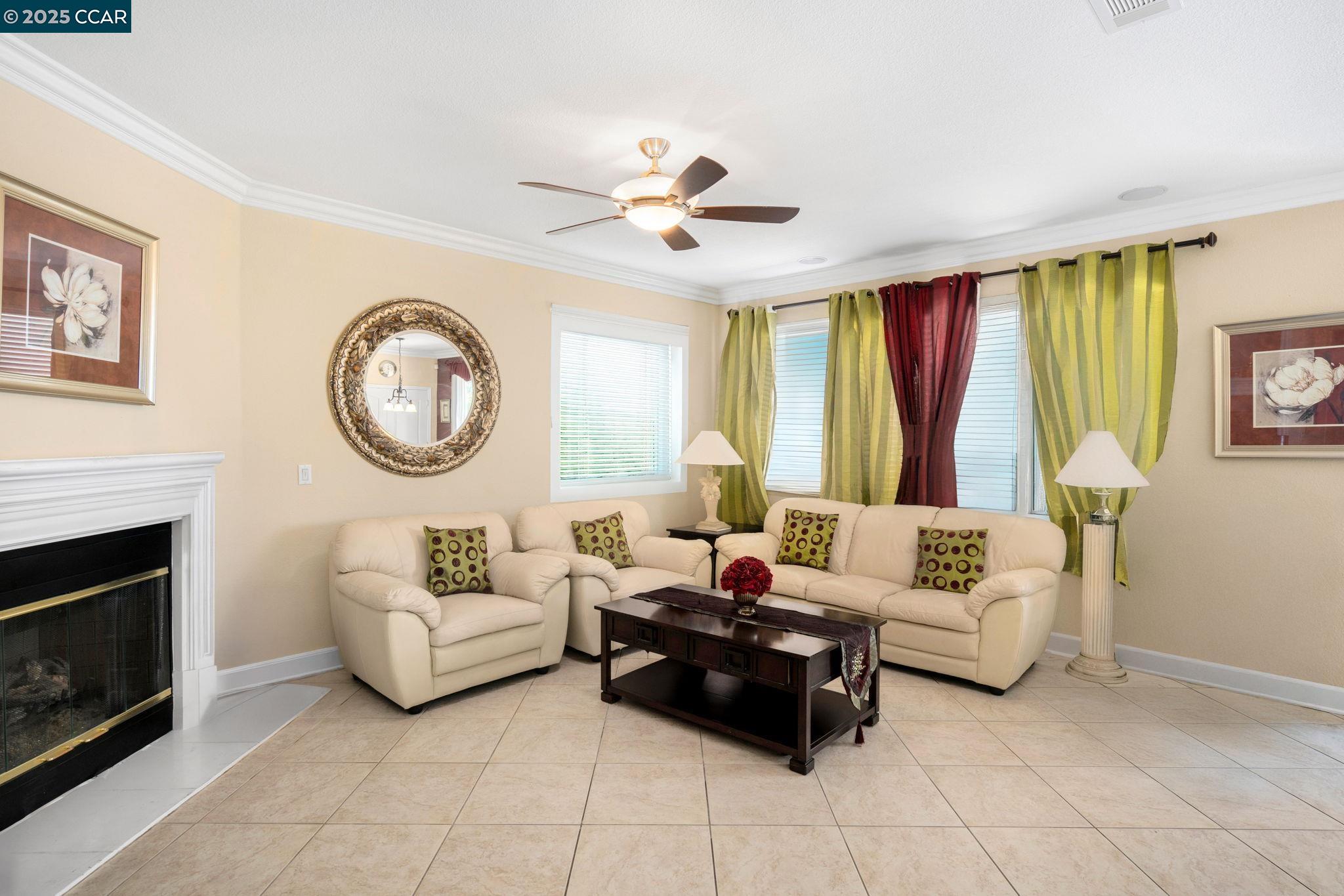 Detail Gallery Image 8 of 39 For 1426 Santa Teresa Dr, Pittsburg,  CA 94565 - 5 Beds | 4 Baths