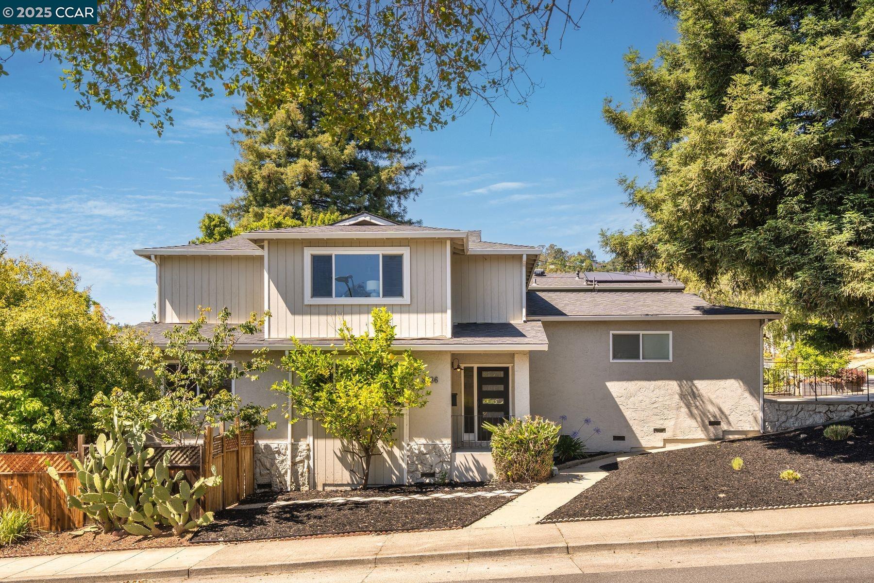 Detail Gallery Image 1 of 40 For 3686 Redwood Road, Oakland,  CA 94619 - 3 Beds | 2/1 Baths