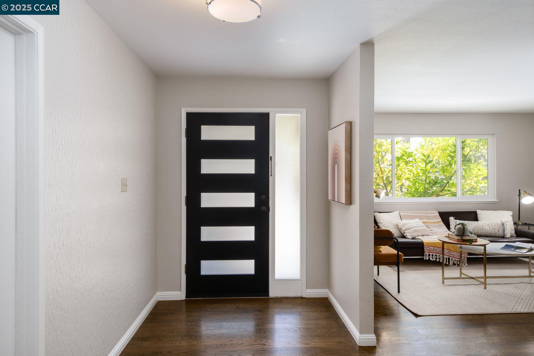 Detail Gallery Image 2 of 40 For 3686 Redwood Road, Oakland,  CA 94619 - 3 Beds | 2/1 Baths