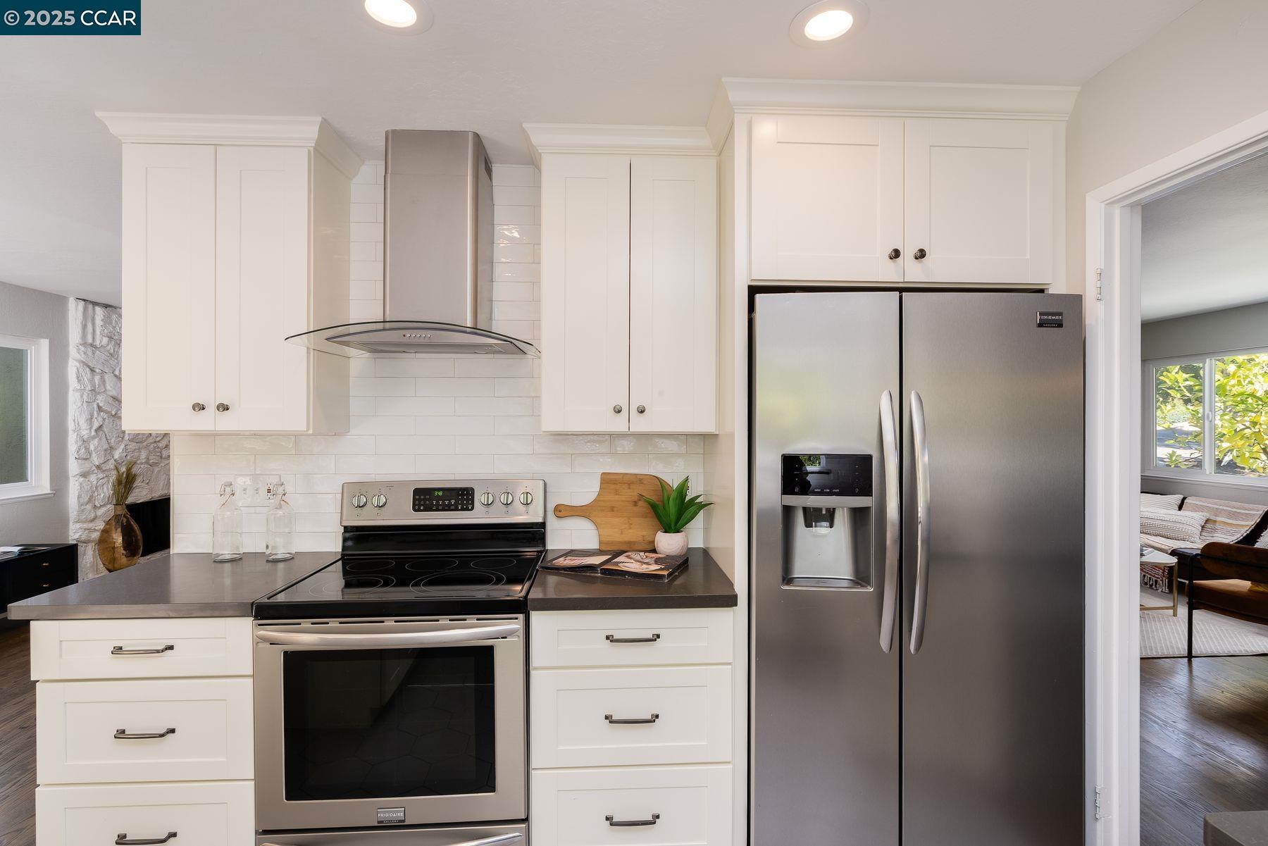 Detail Gallery Image 14 of 40 For 3686 Redwood Road, Oakland,  CA 94619 - 3 Beds | 2/1 Baths