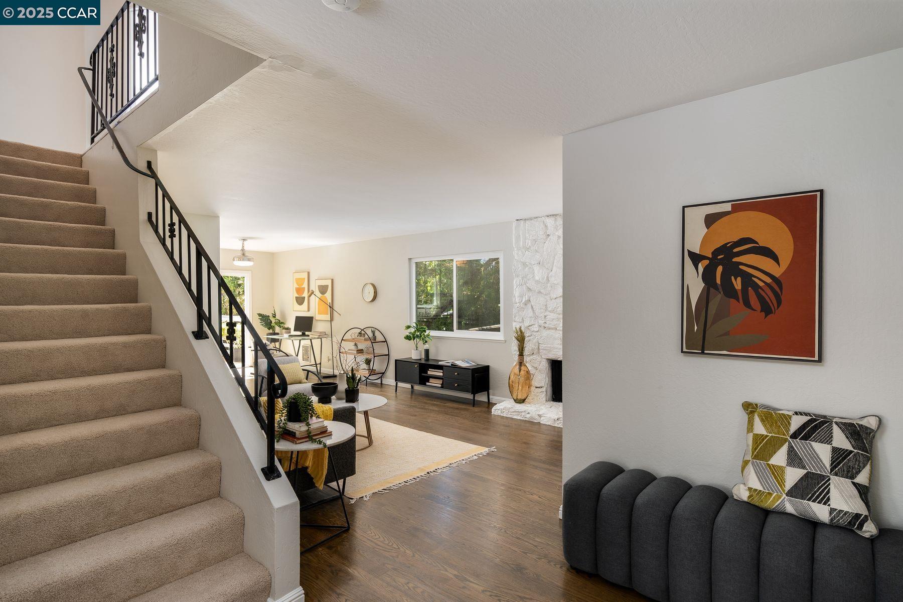 Detail Gallery Image 3 of 40 For 3686 Redwood Road, Oakland,  CA 94619 - 3 Beds | 2/1 Baths