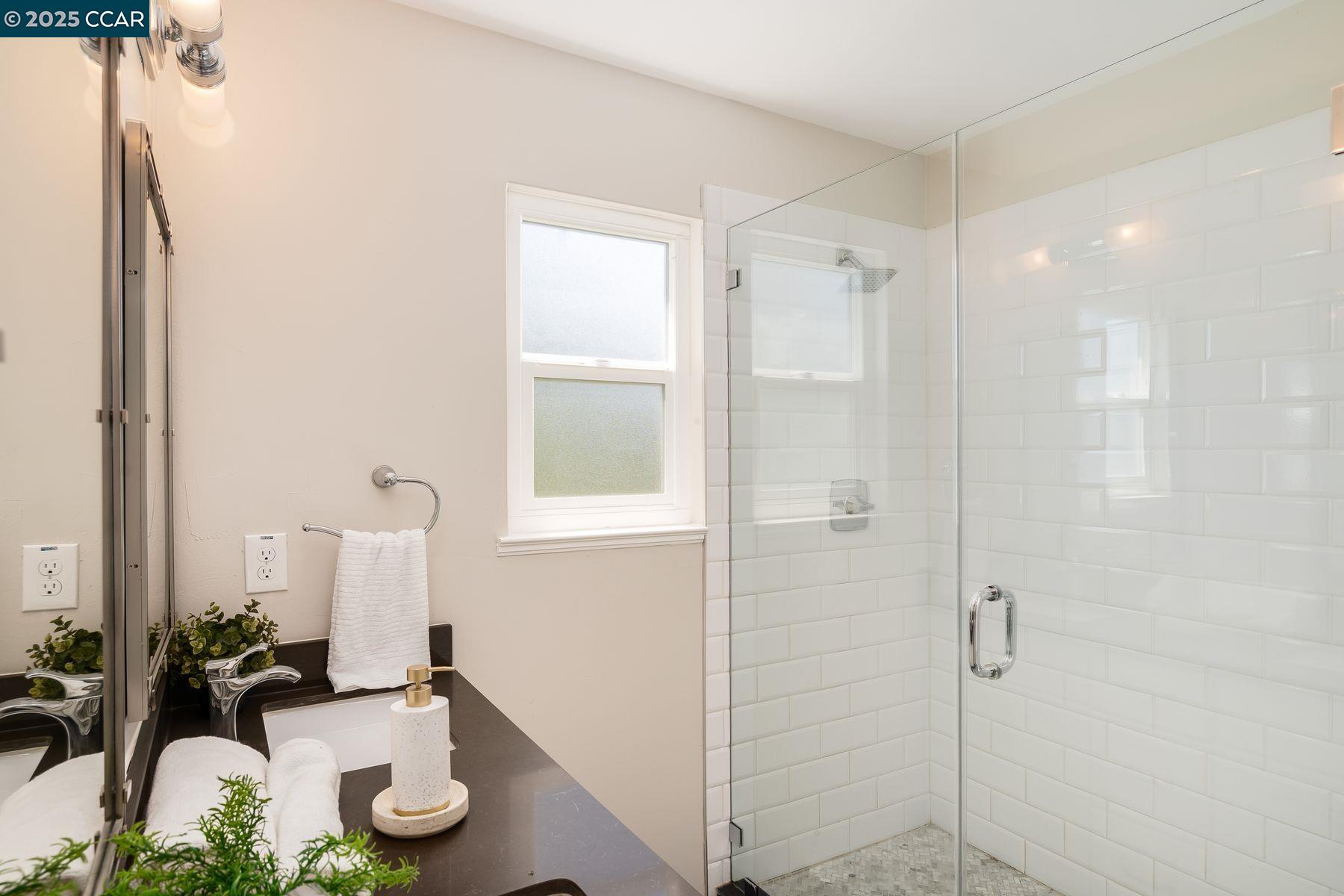 Detail Gallery Image 26 of 40 For 3686 Redwood Road, Oakland,  CA 94619 - 3 Beds | 2/1 Baths