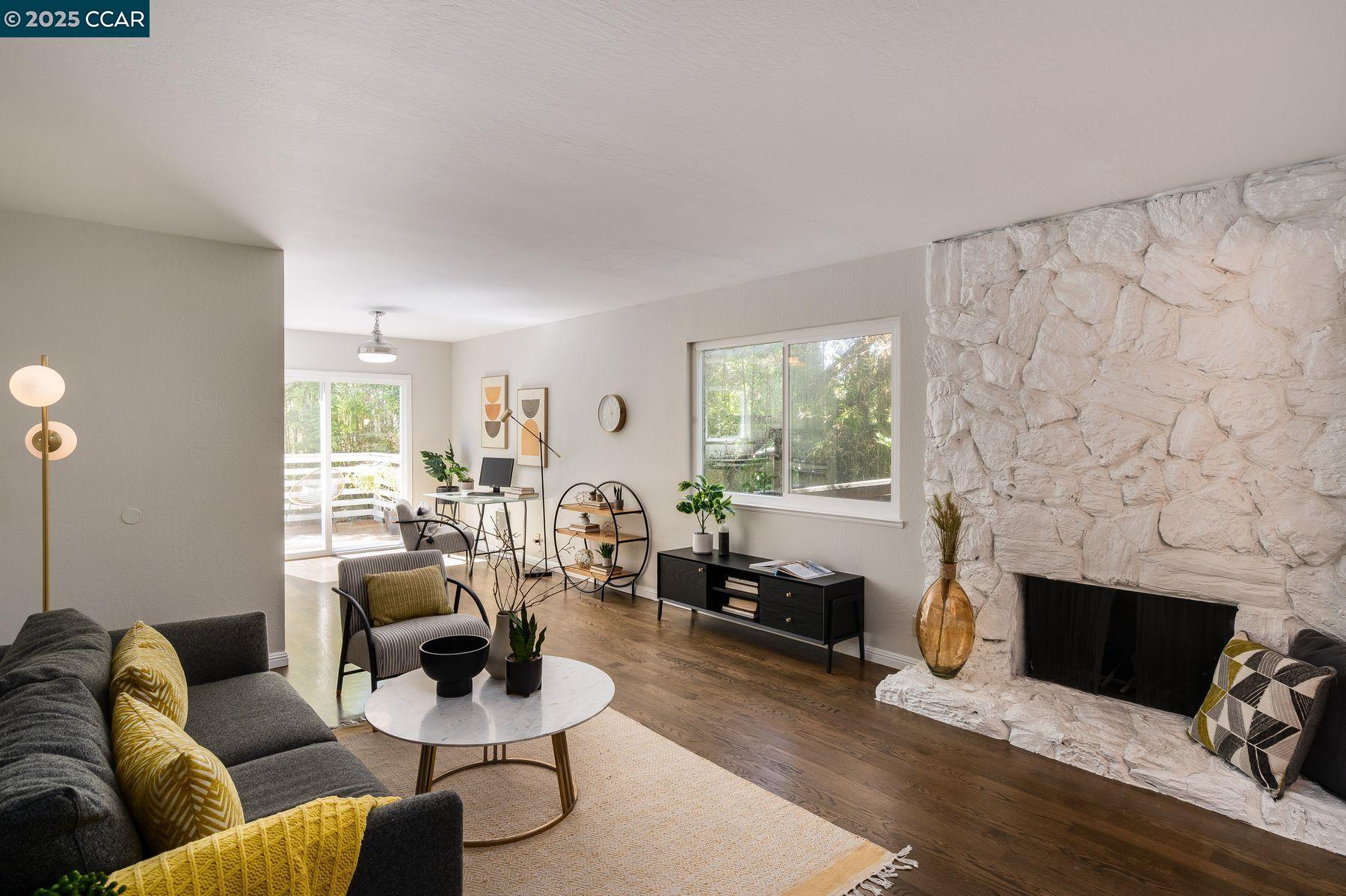 Detail Gallery Image 4 of 40 For 3686 Redwood Road, Oakland,  CA 94619 - 3 Beds | 2/1 Baths